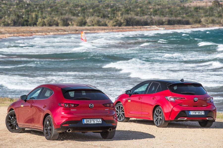 Mazda3 SkyActiv-X vs Toyota Corolla 2.0 Hybrid