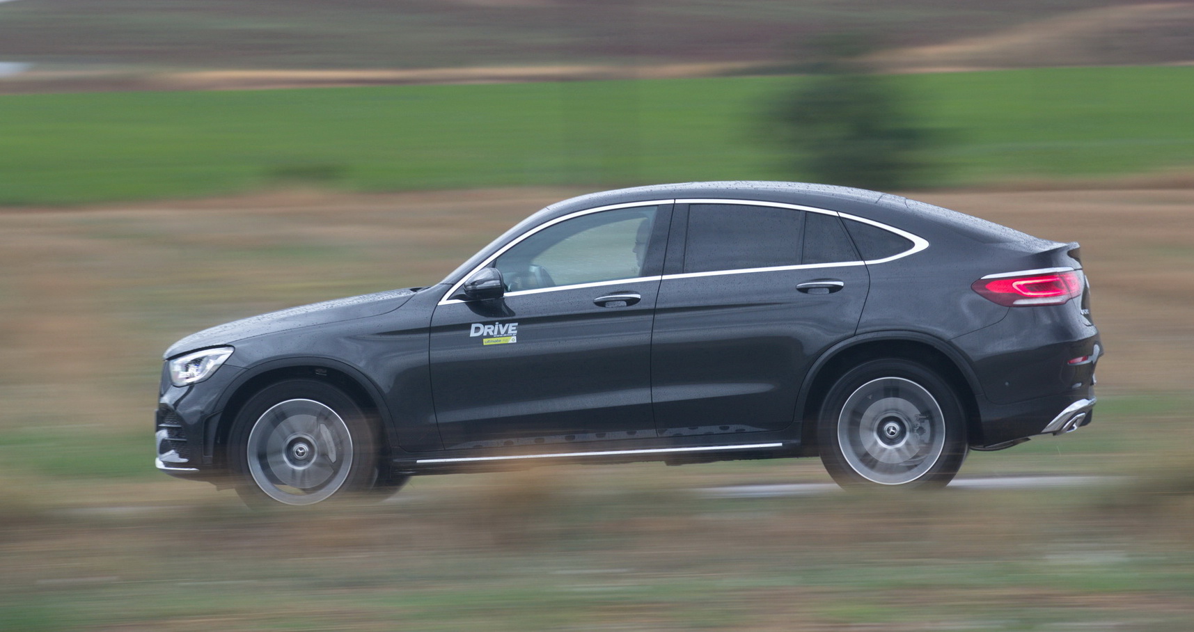 Mercedes-Benz GLC 200 EQ 4MATIC_side panning