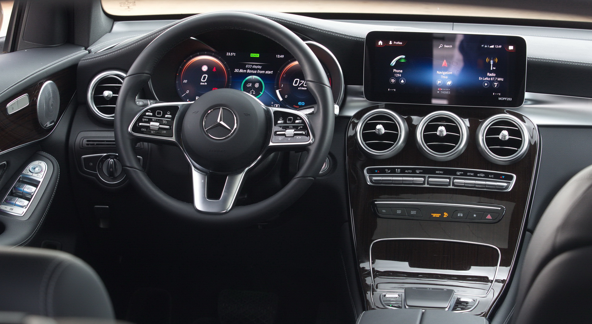 Mercedes-Benz GLC 200 EQ 4MATIC_interior