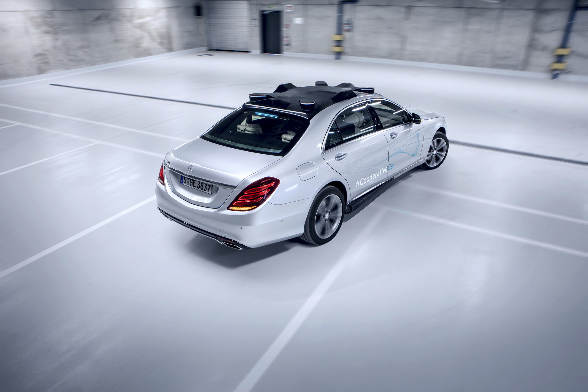Mercedes-Benz cooperating vehicle