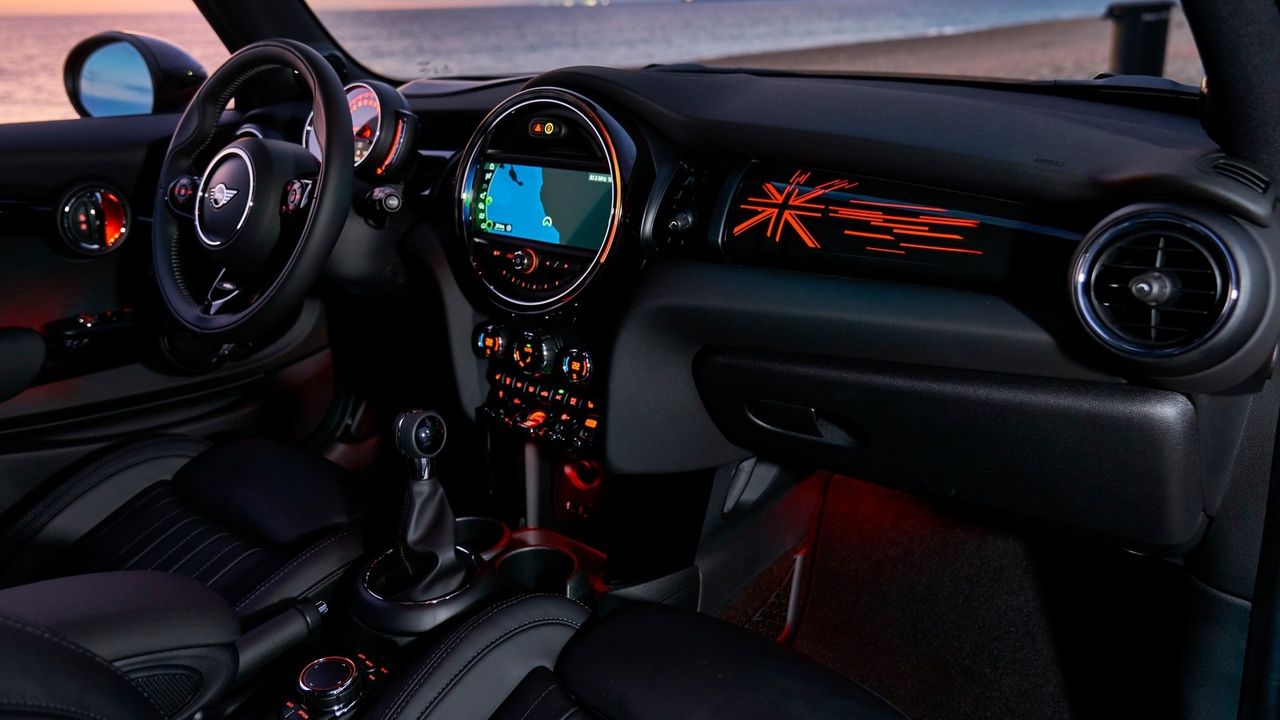 MINI Cooper S Interior 2018