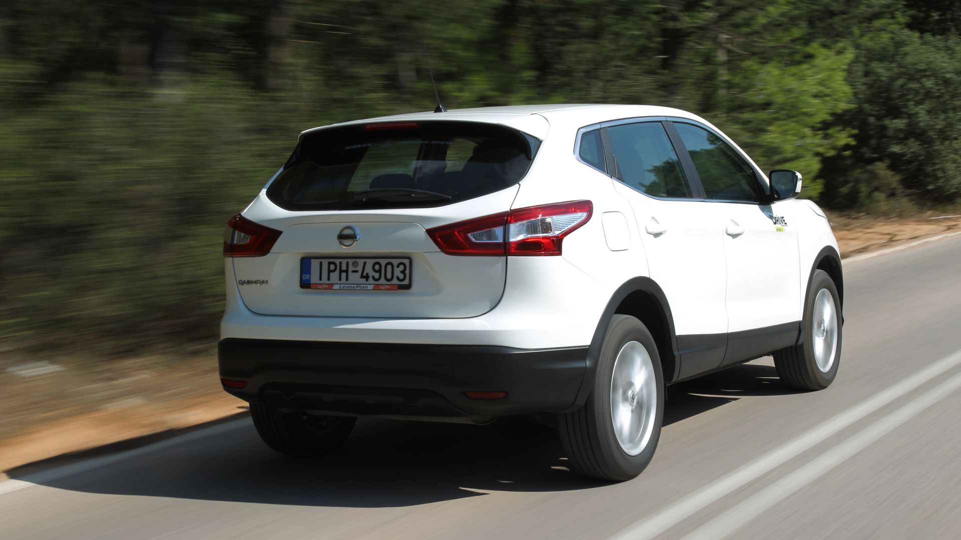 Nissan Qashqai rear tracking