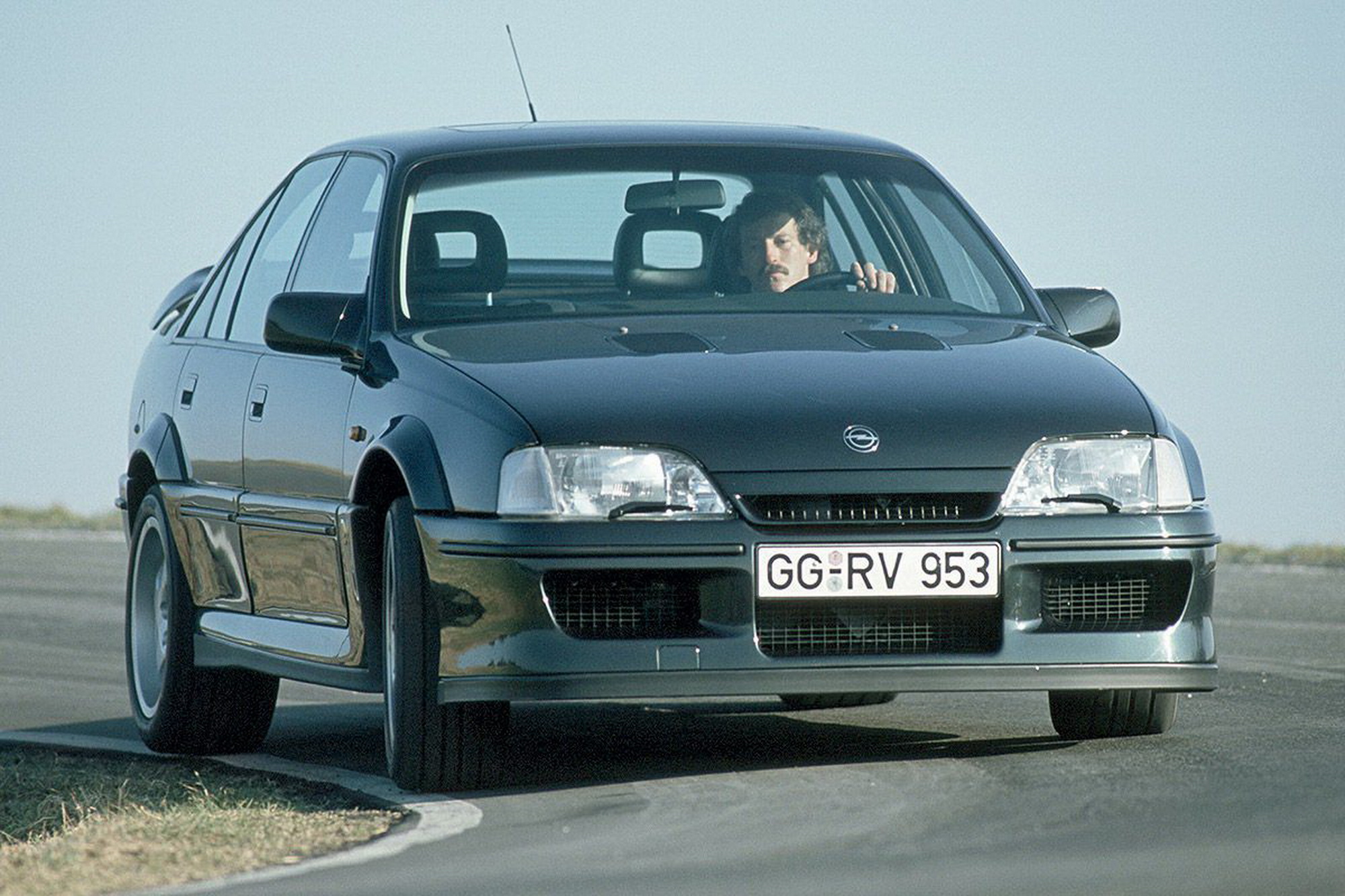 Opel Lotus Omega