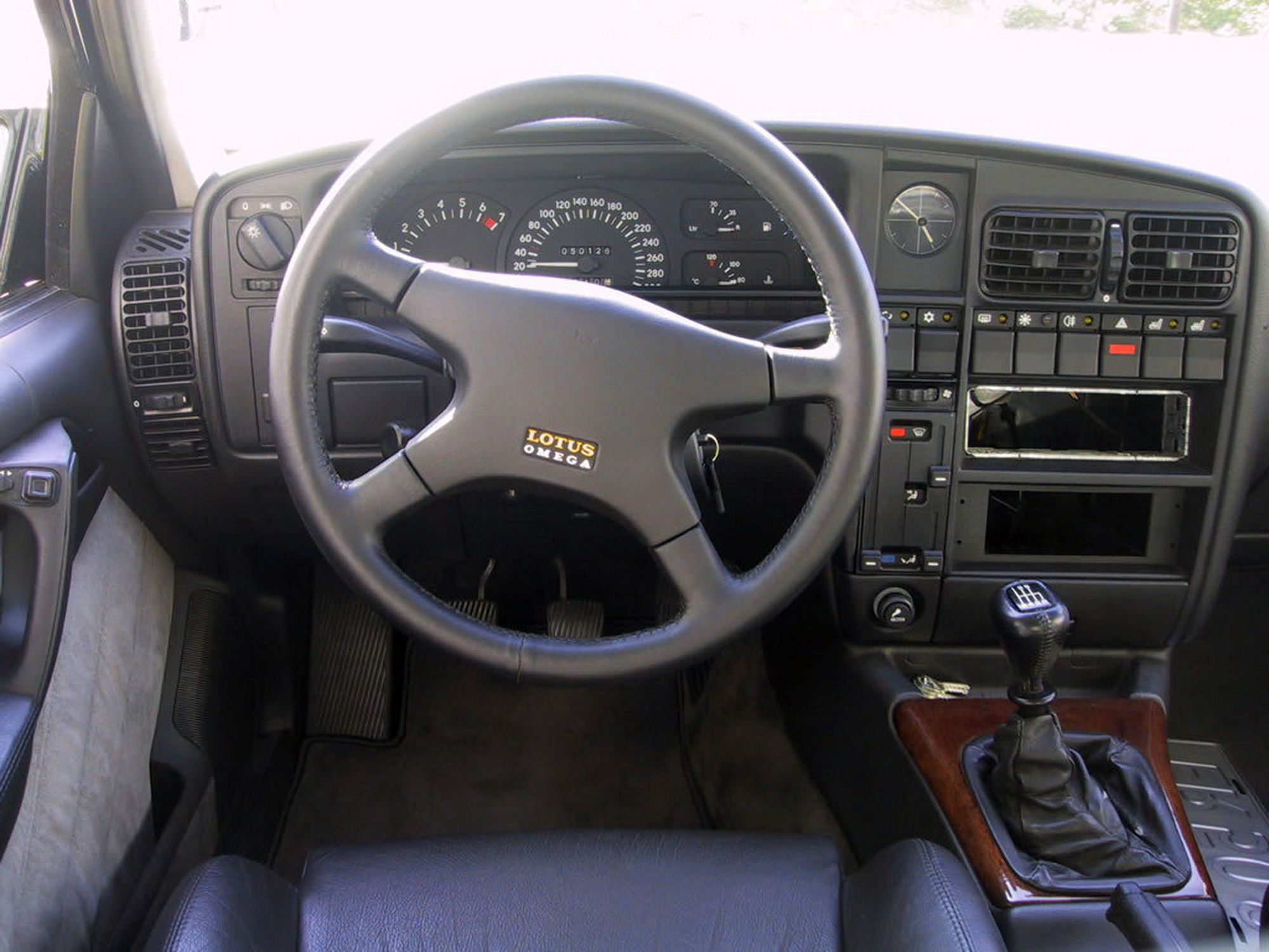 Opel Lotus Omega