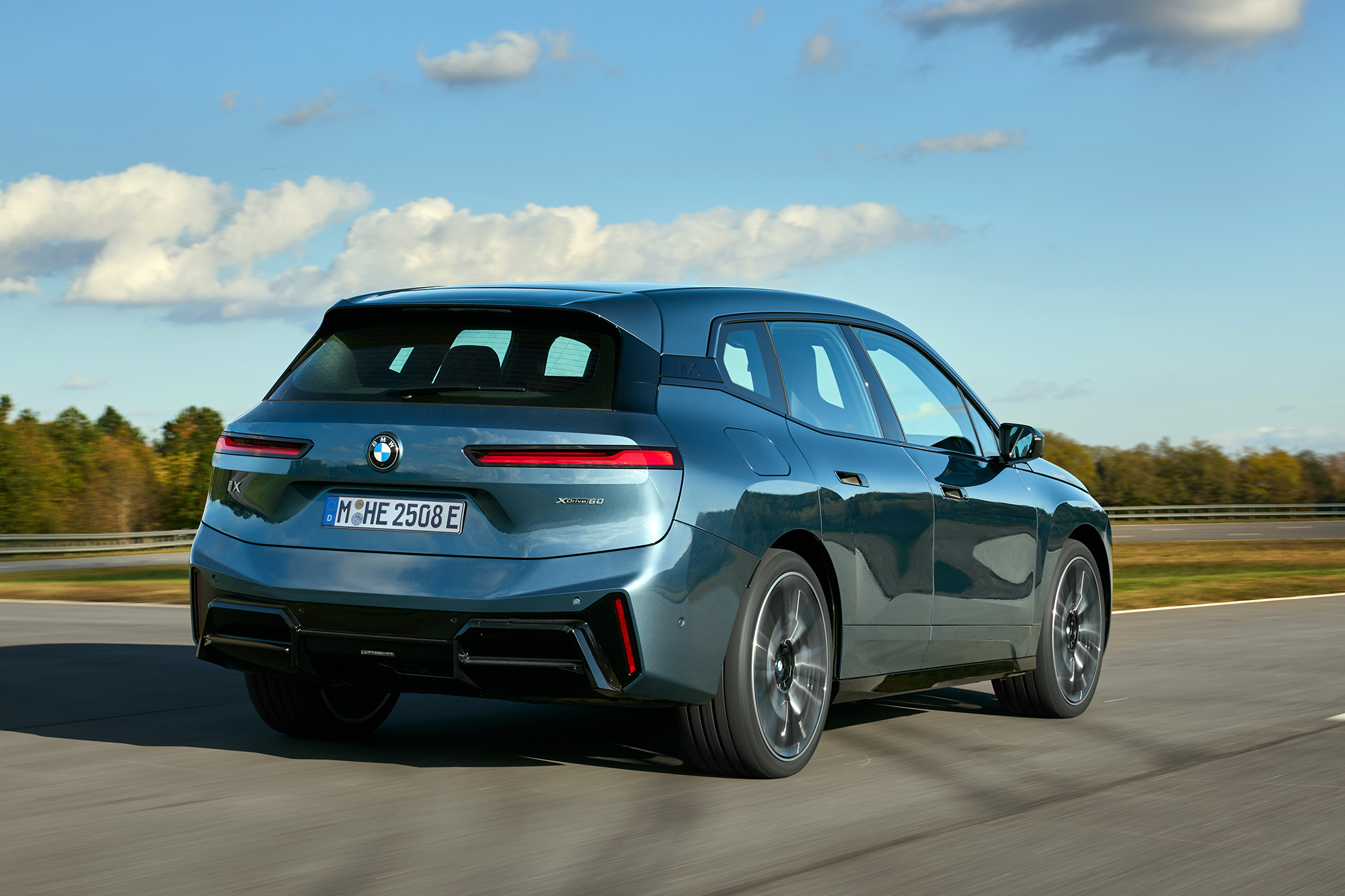 BMW iX