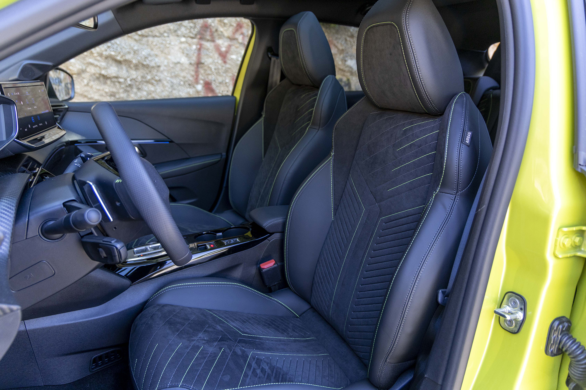 Peugeot 208 Hybrid 145
