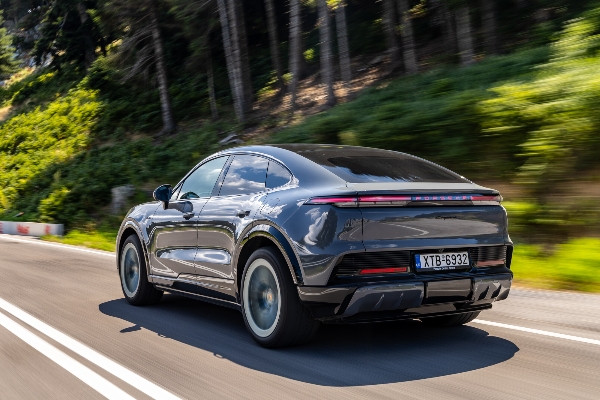 Test drive: Porsche Cayenne Coupé Electric @ DRIVE Media Group/Θανάσης Κουτσογιάννης