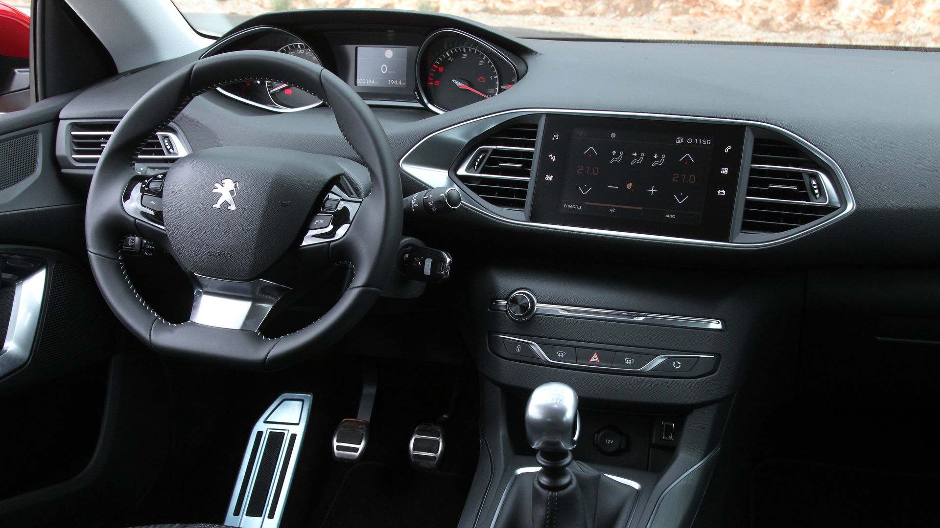 Peugeot 308 1.5 BlueHDi 130 interior