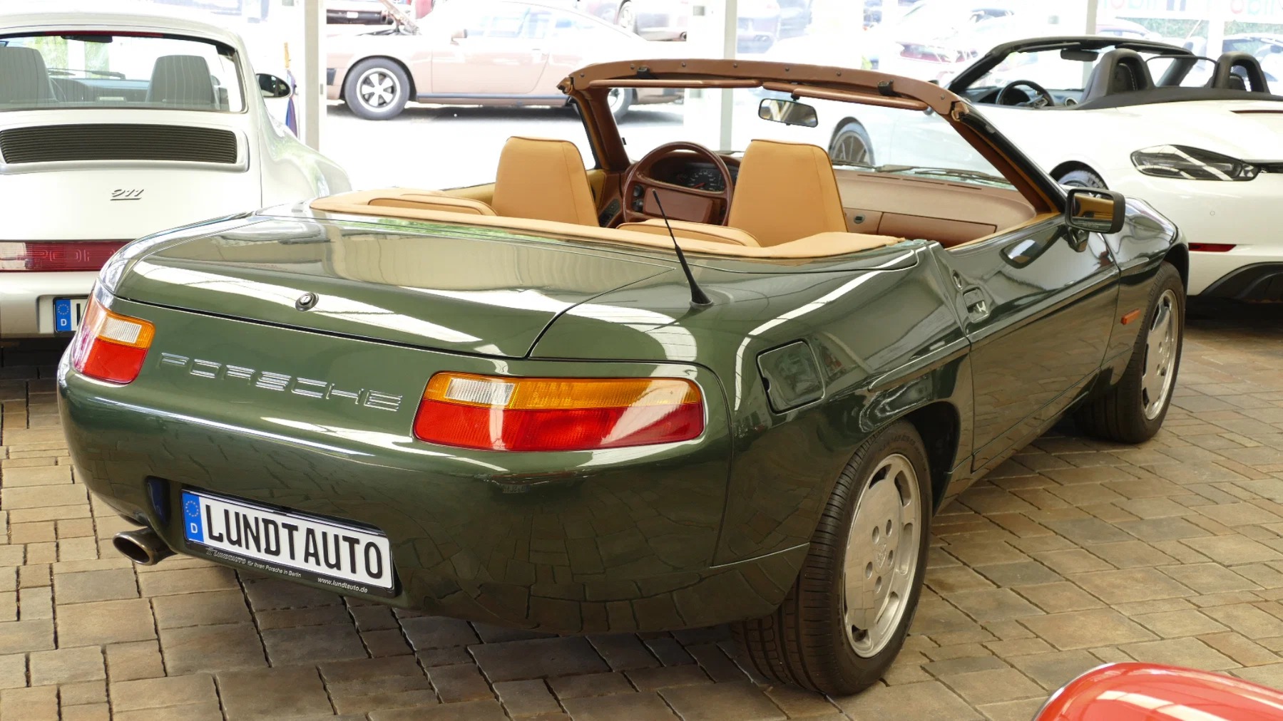 Porsche 928
