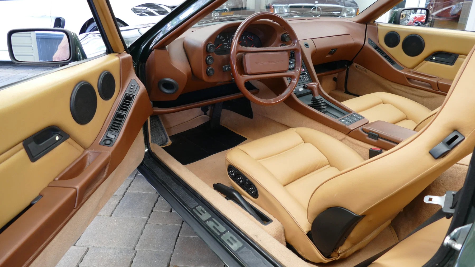 Porsche 928