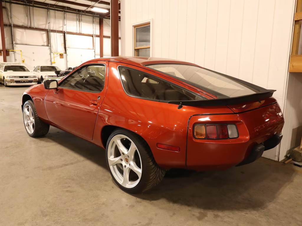 Porsche 928