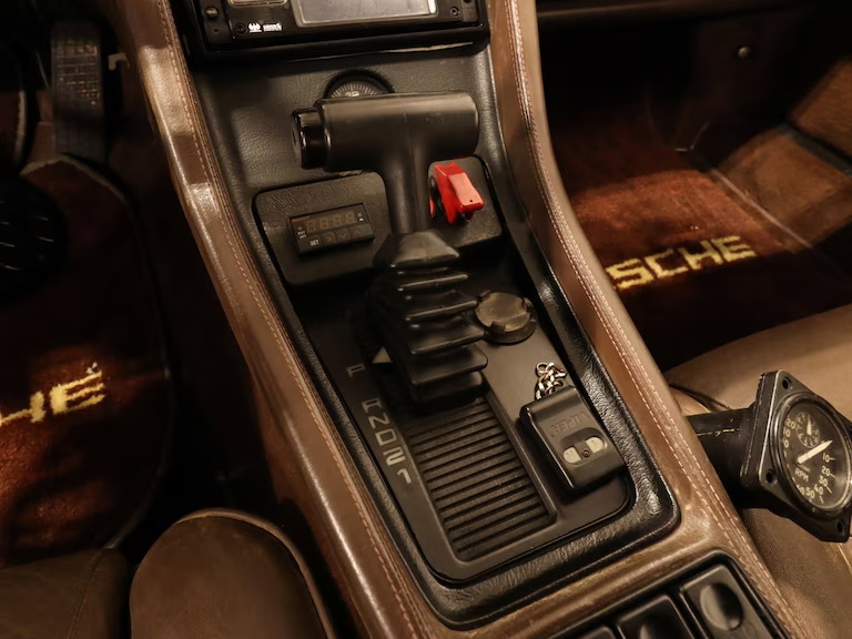 Porsche 928