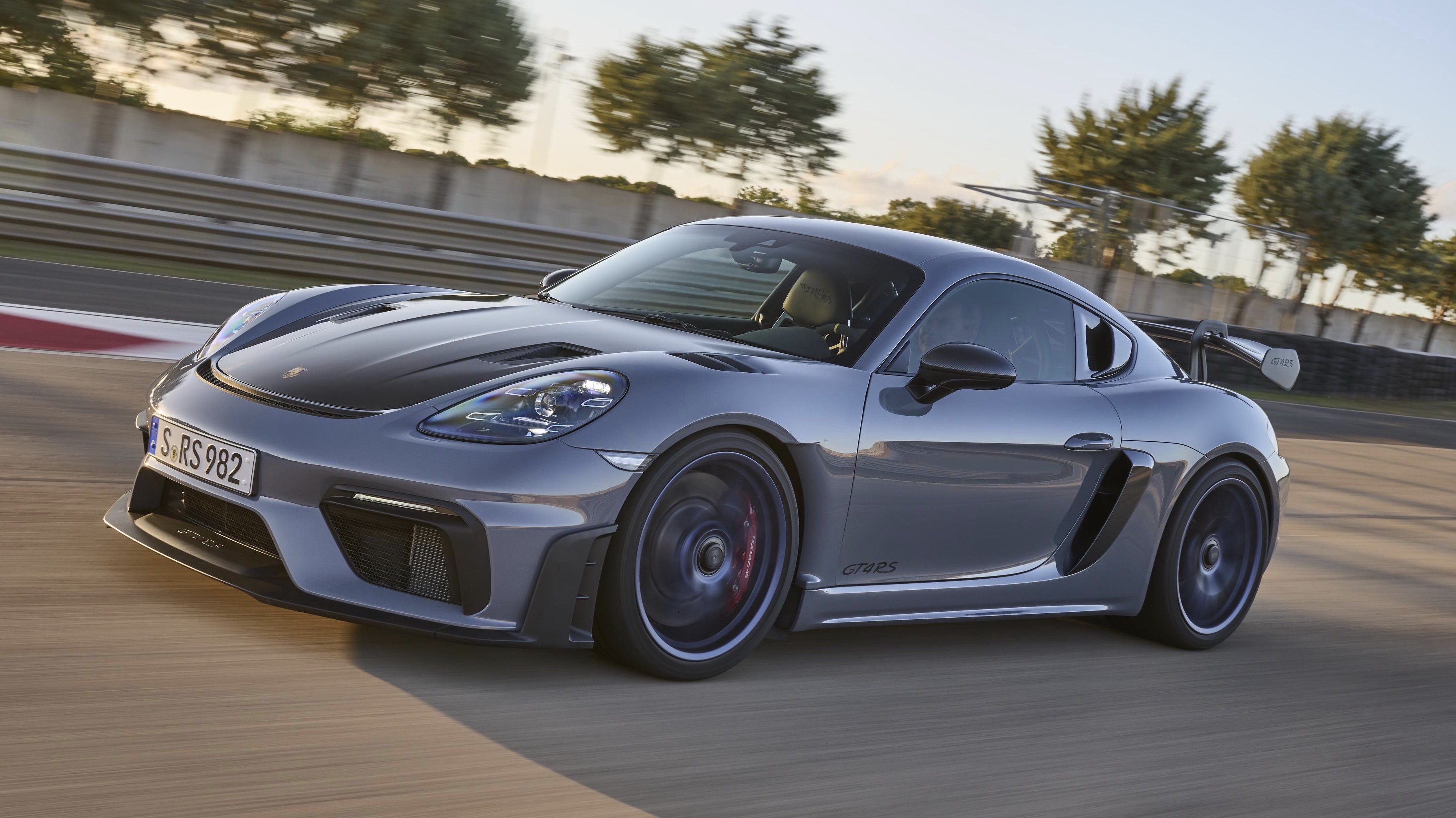 Porsche Cayman GT4 RS