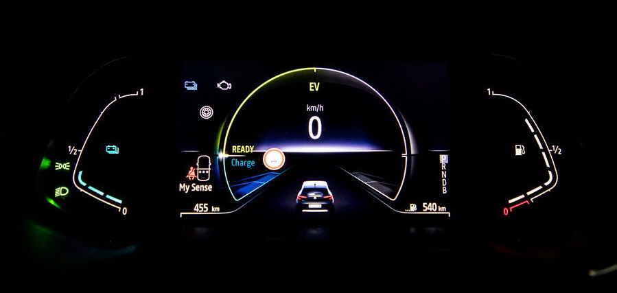 Renault Clio E-Tech_instrument panel