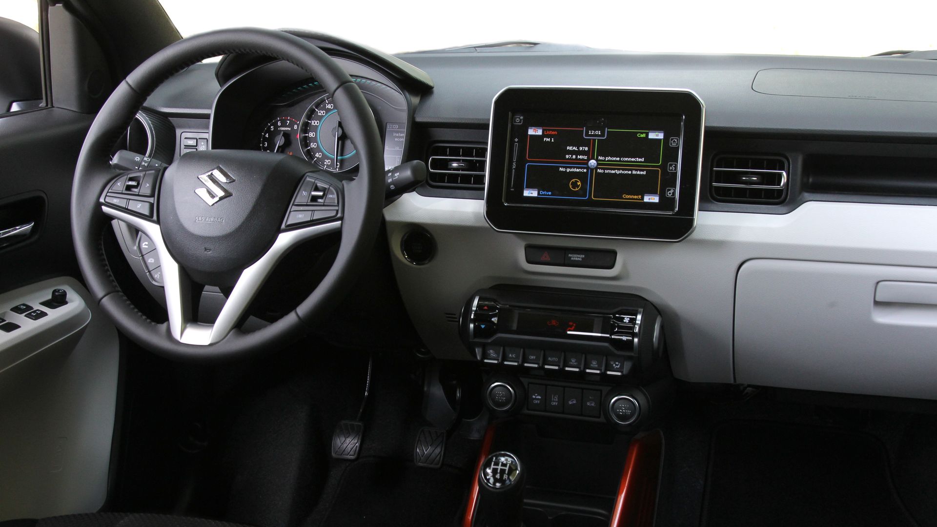 Suzuki Ignis 1.2 SHVS AllGrip interior