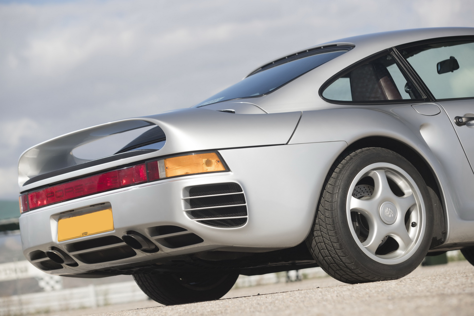 Porsche 959 & 918 Spyder Drive Magazine