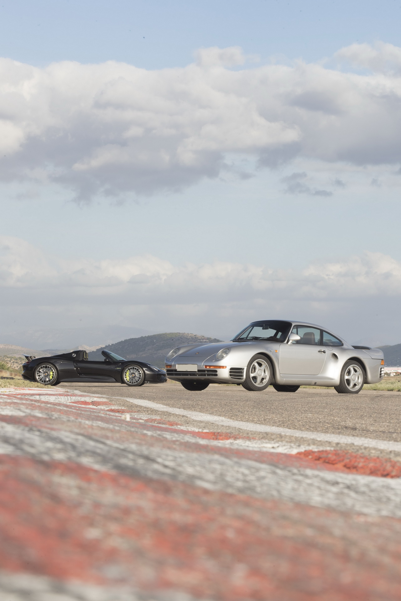 Porsche 959 & 918 Spyder Drive Magazine