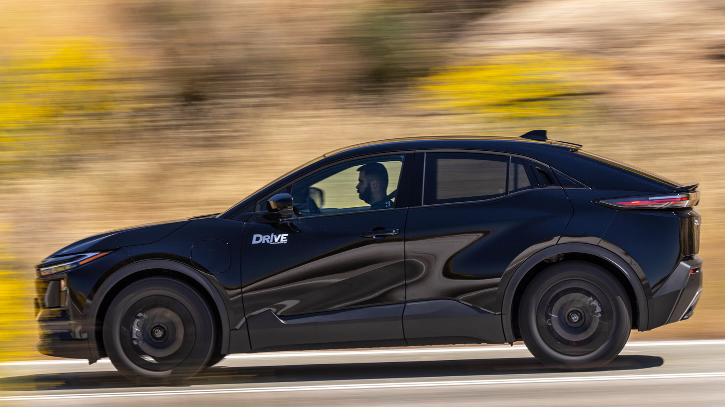 Test drive: Toyota C-HR+, Photo © DRIVE Media Group/Thanassis Koutsogiannis