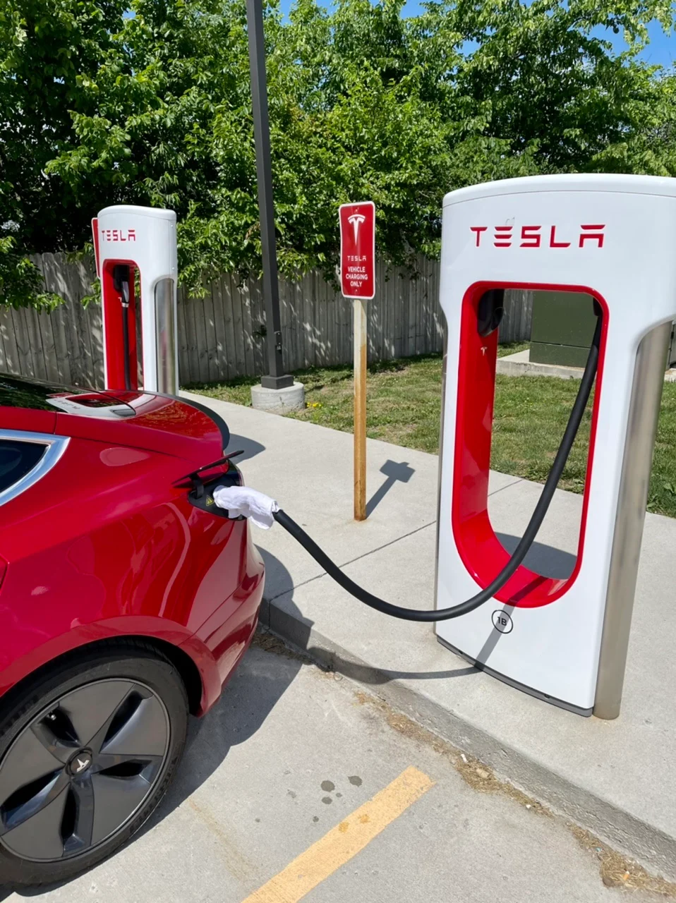 Καλώδιο φόρτισης, Tesla