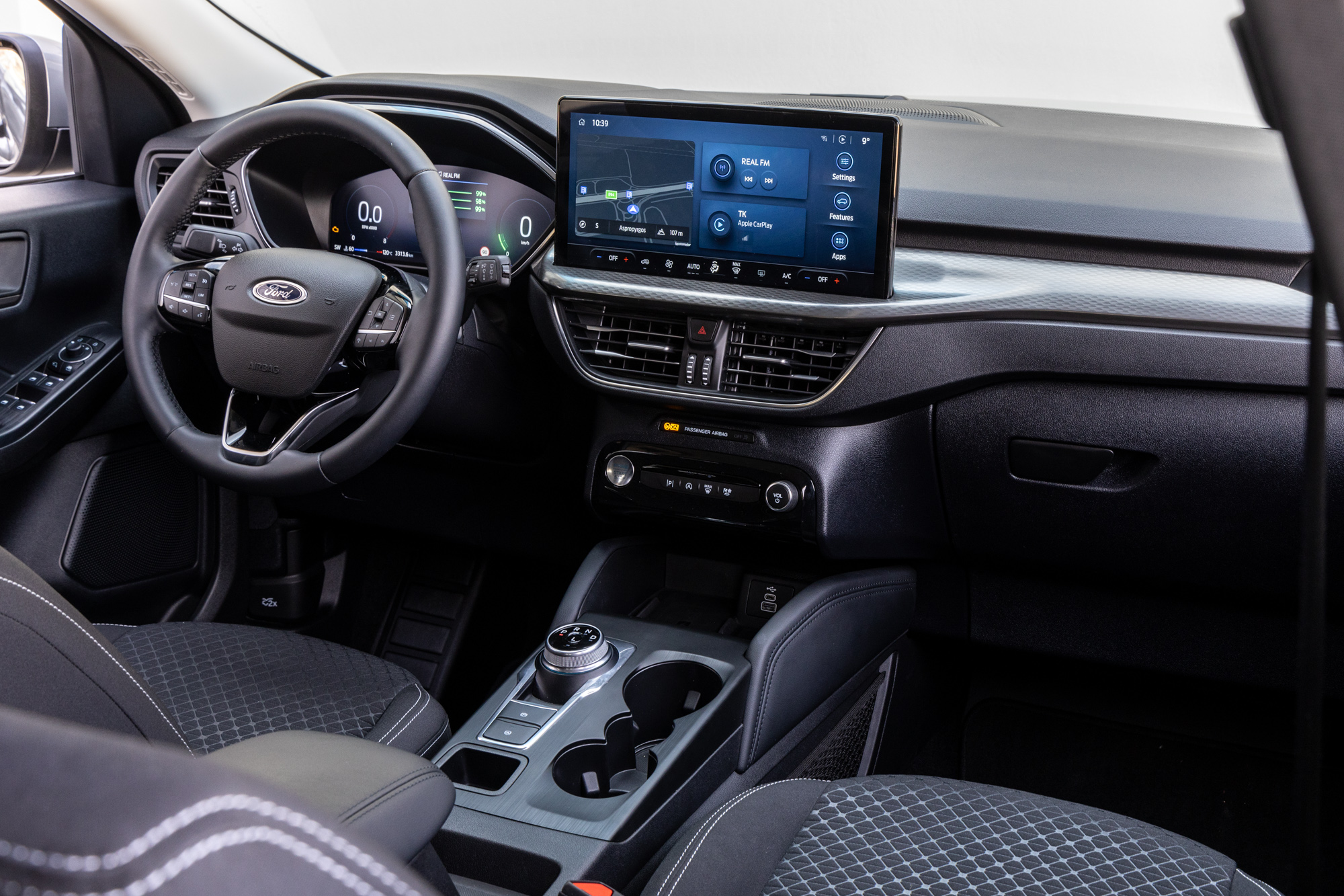 Test drive: Ford Kuga vs Toyota Corolla Cross/Photo © DRIVE Media Group/Thanasis Koutsogiannis