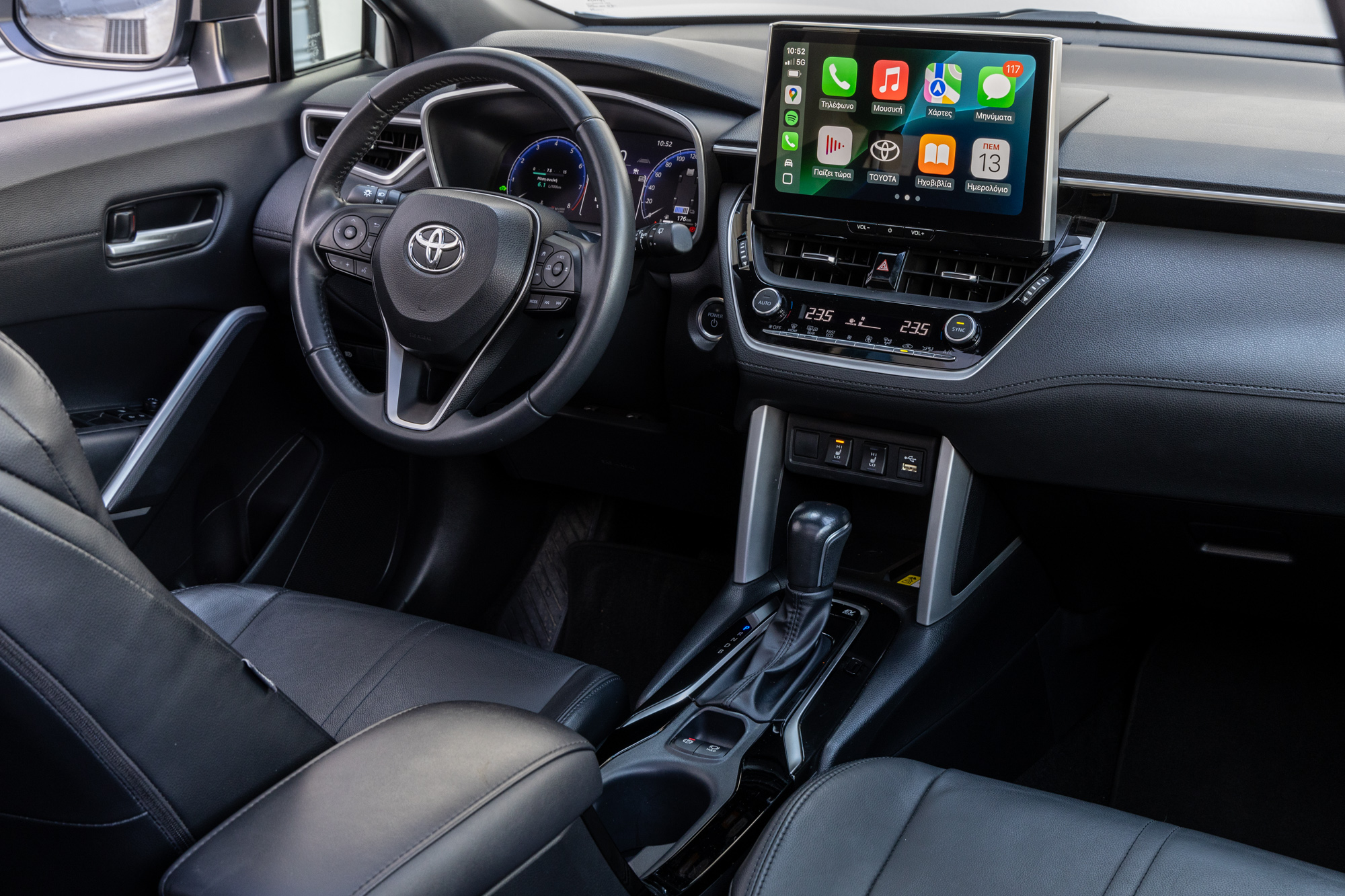 Test drive: Ford Kuga vs Toyota Corolla Cross/Photo © DRIVE Media Group/Thanasis Koutsogiannis