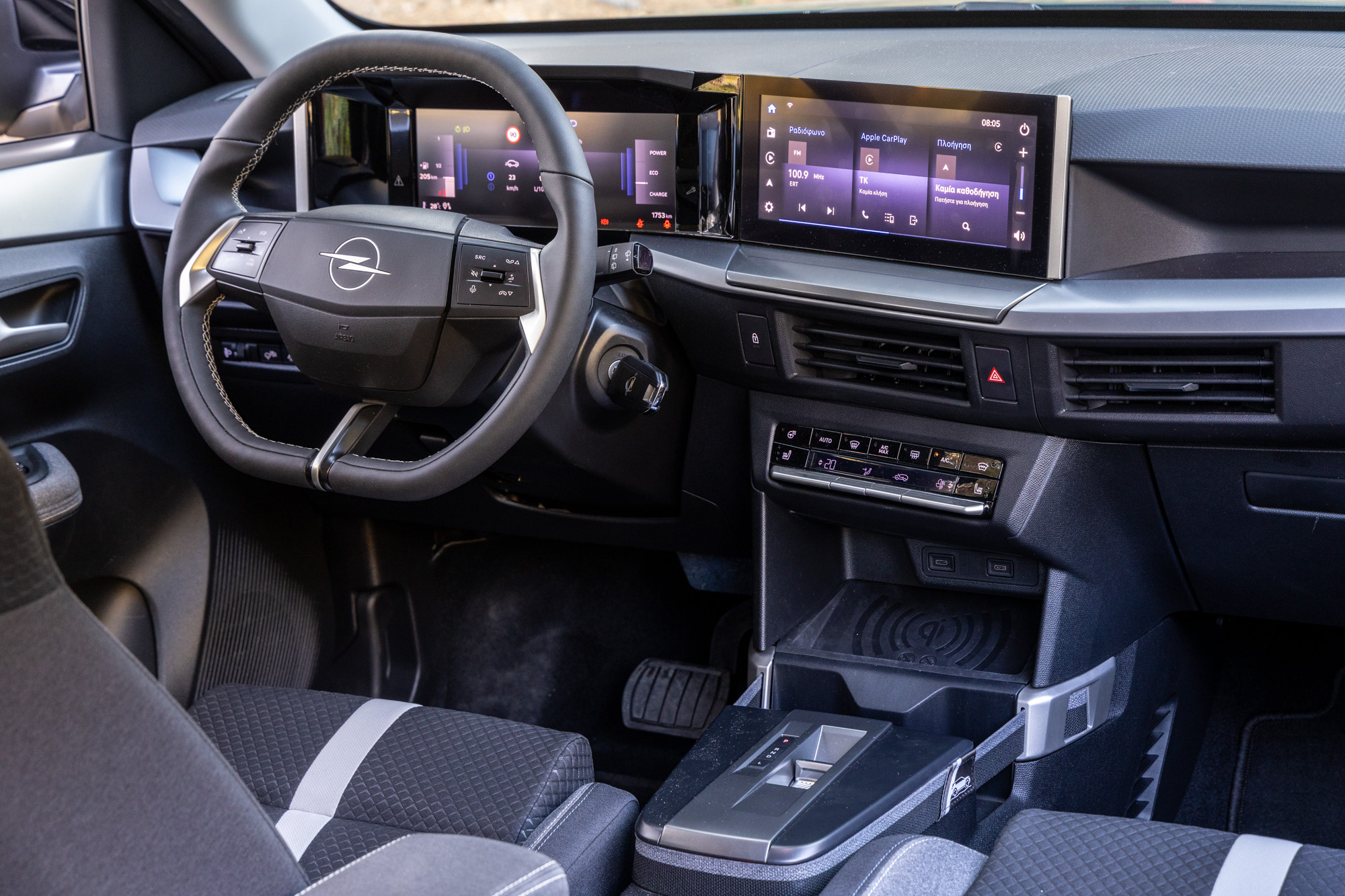 Test drive Opel Frontera Hybrid 145, Photo @ DRIVE Media Group/Thanasis Koutsogiannis