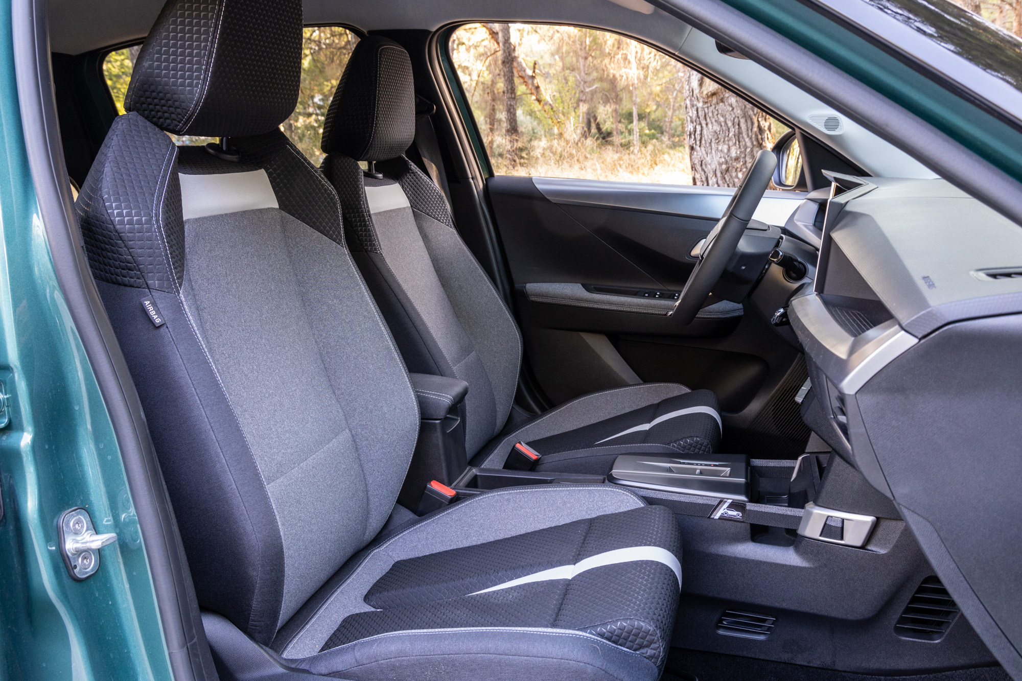 Test drive Opel Frontera Hybrid 145, Photo @ DRIVE Media Group/Thanasis Koutsogiannis
