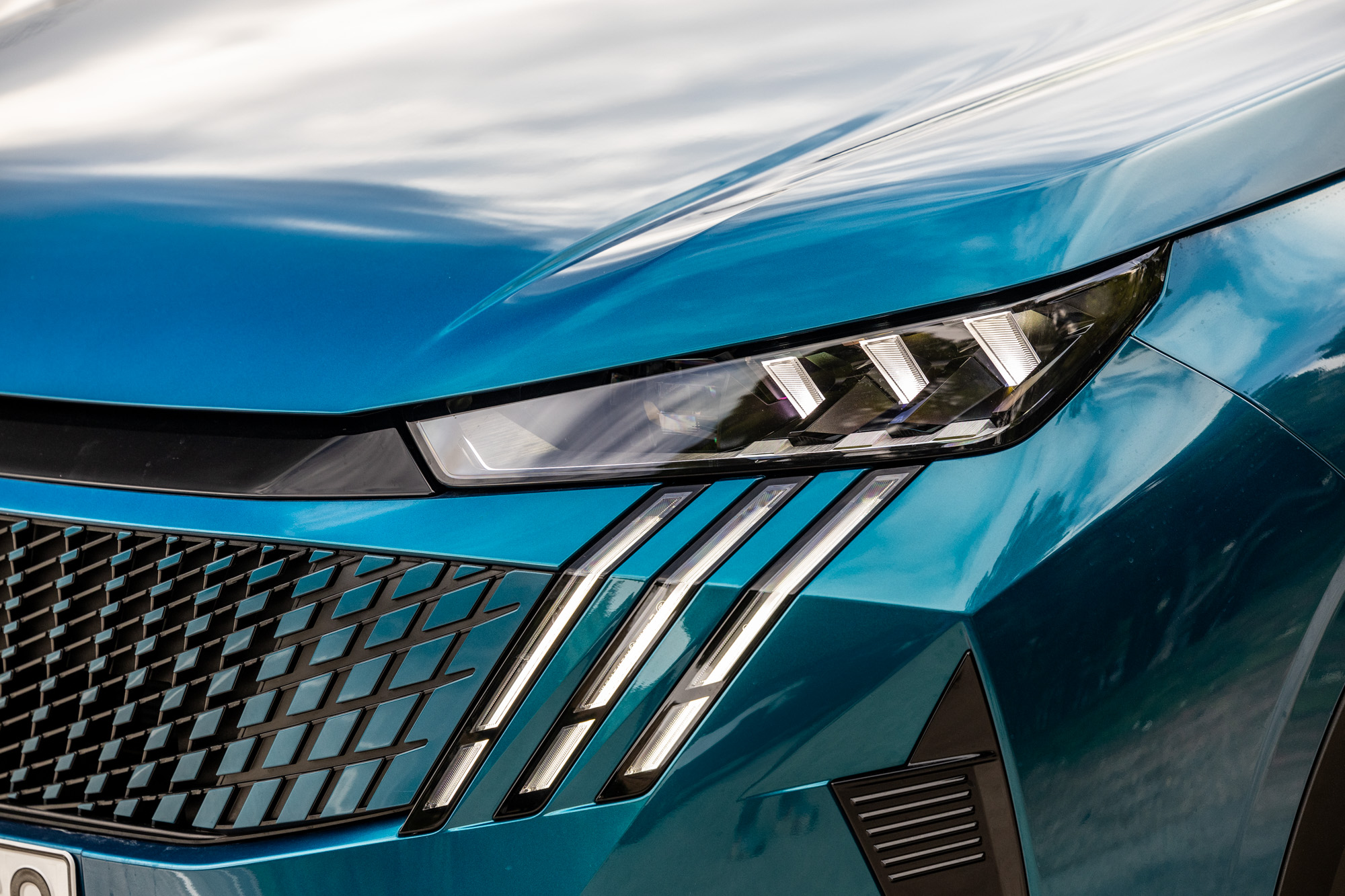 Test drive: Peugeot 3008 plug-in hybrid e-DCS7 195 PS, Photo © DRIVE Media Group/Thanasis Koutsogiannis