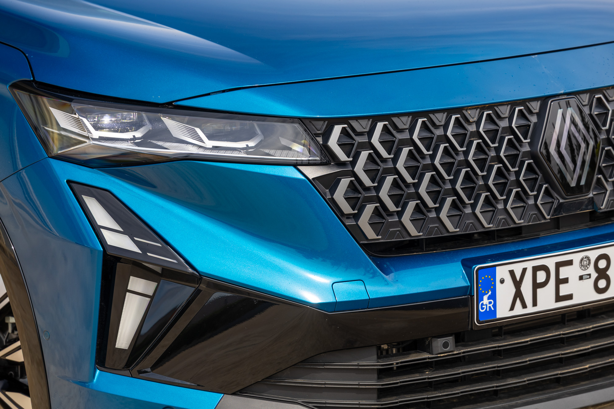 Test drive: Renault Austral Hybrid 160 vs Volkswagen Tiguan eTSI 150, Photo © DRIVE Media Group/Thanasis Koutsogiannis