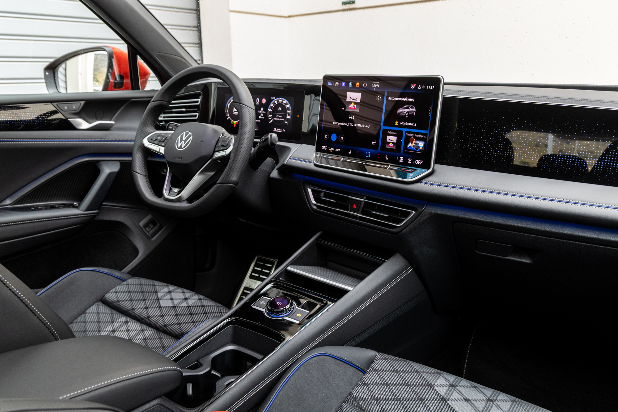 Test drive: Renault Austral Hybrid 160 vs Volkswagen Tiguan eTSI 150, Photo © DRIVE Media Group/Thanasis Koutsogiannis