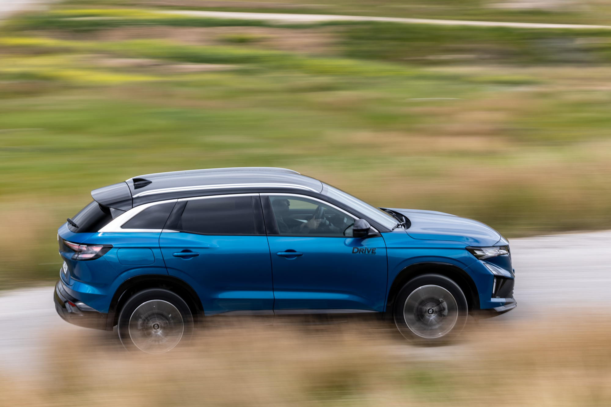 Test drive: Renault Austral Hybrid 160 vs Volkswagen Tiguan eTSI 150, Photo © DRIVE Media Group/Thanasis Koutsogiannis