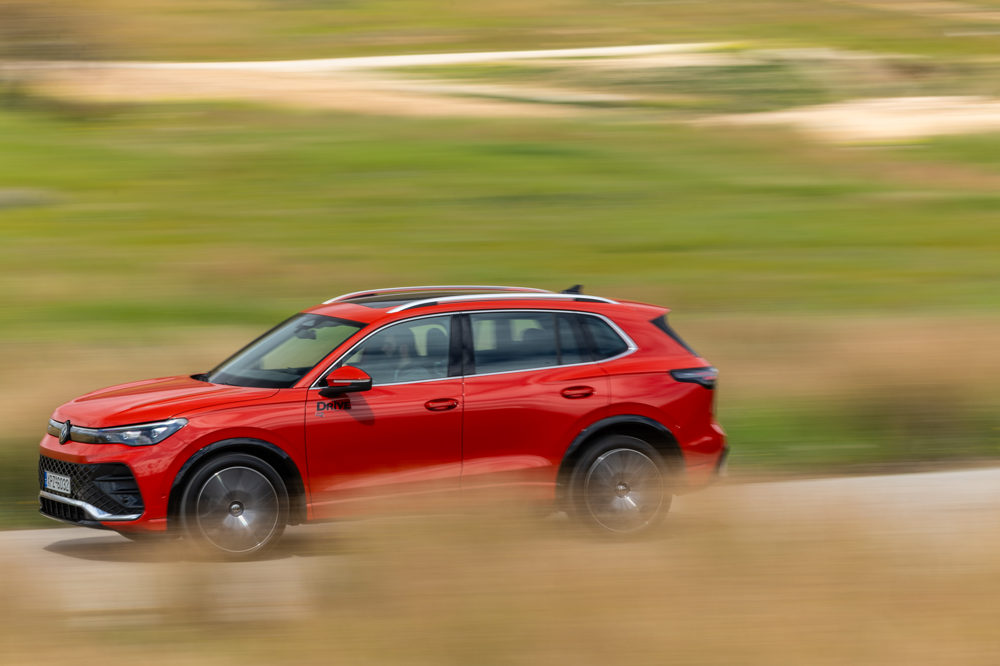 Test drive: Renault Austral Hybrid 160 vs Volkswagen Tiguan eTSI 150, Photo © DRIVE Media Group/Thanasis Koutsogiannis