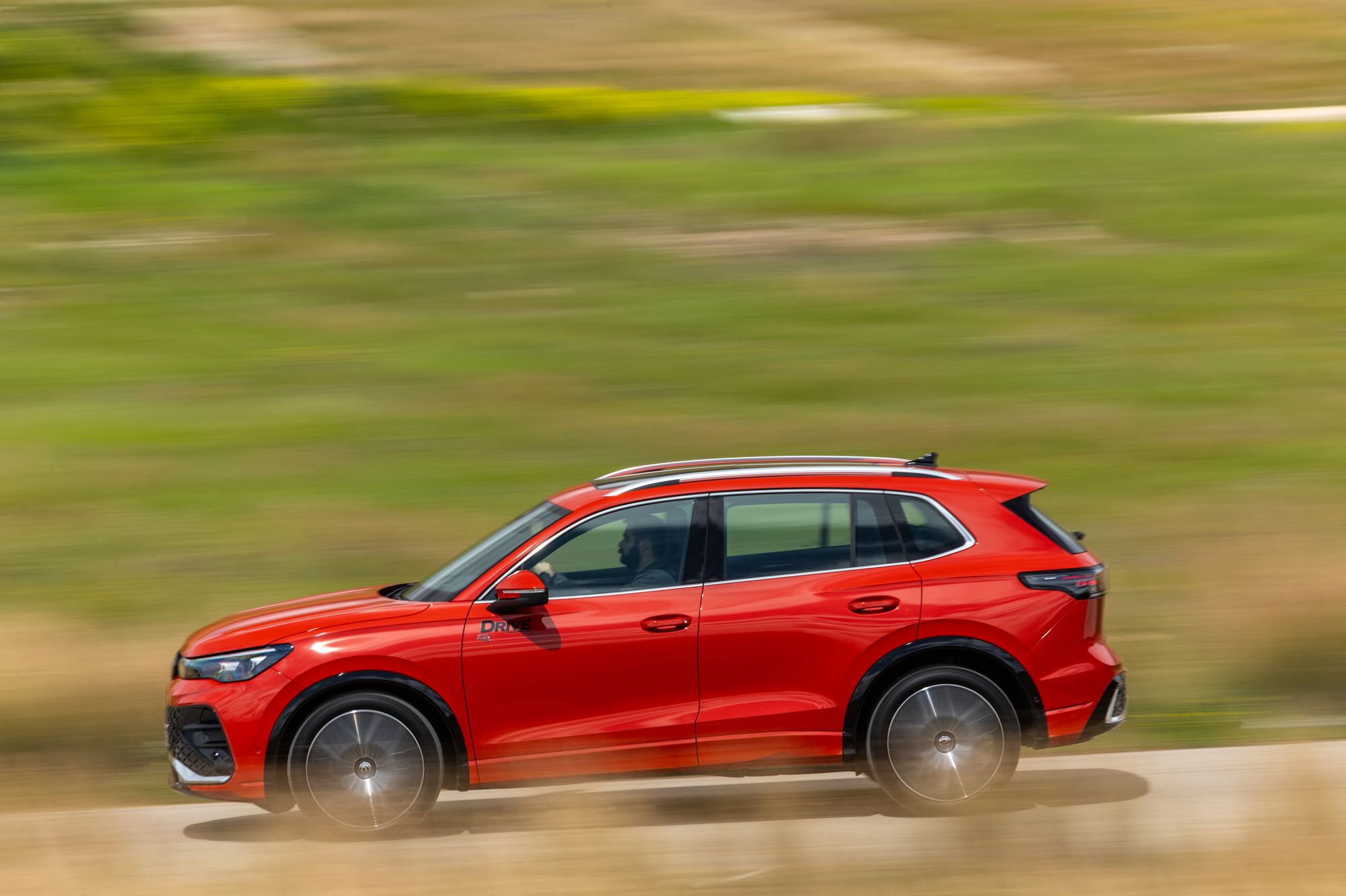 Test drive: Renault Austral Hybrid 160 vs Volkswagen Tiguan eTSI 150, Photo © DRIVE Media Group/Thanasis Koutsogiannis