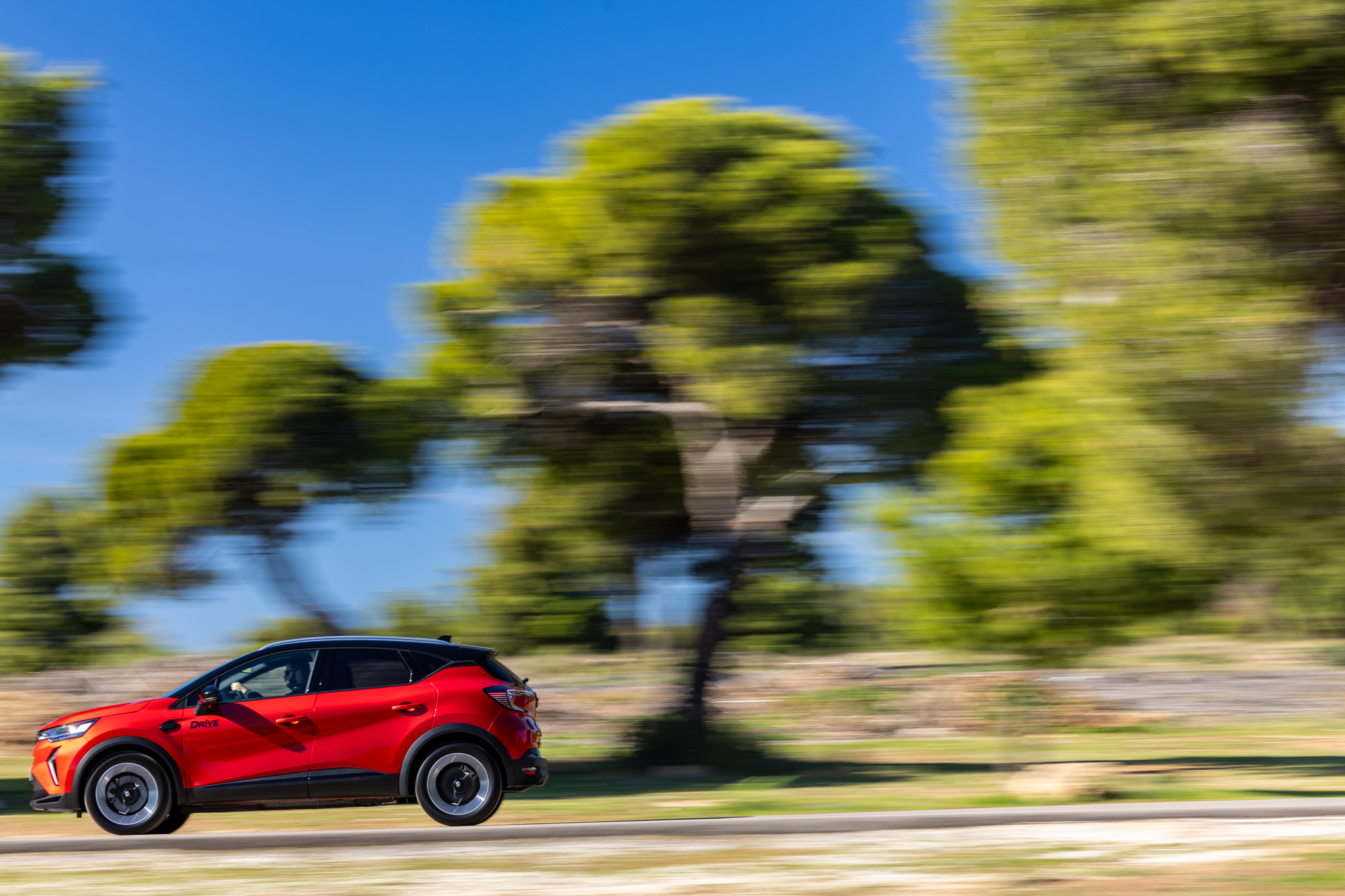 Test drive: Renault Captur full hybrid E-Tech vs Toyota Yaris Hybrid 130, Photo © DRIVE Media Group/Thanasis Koutsogiannis