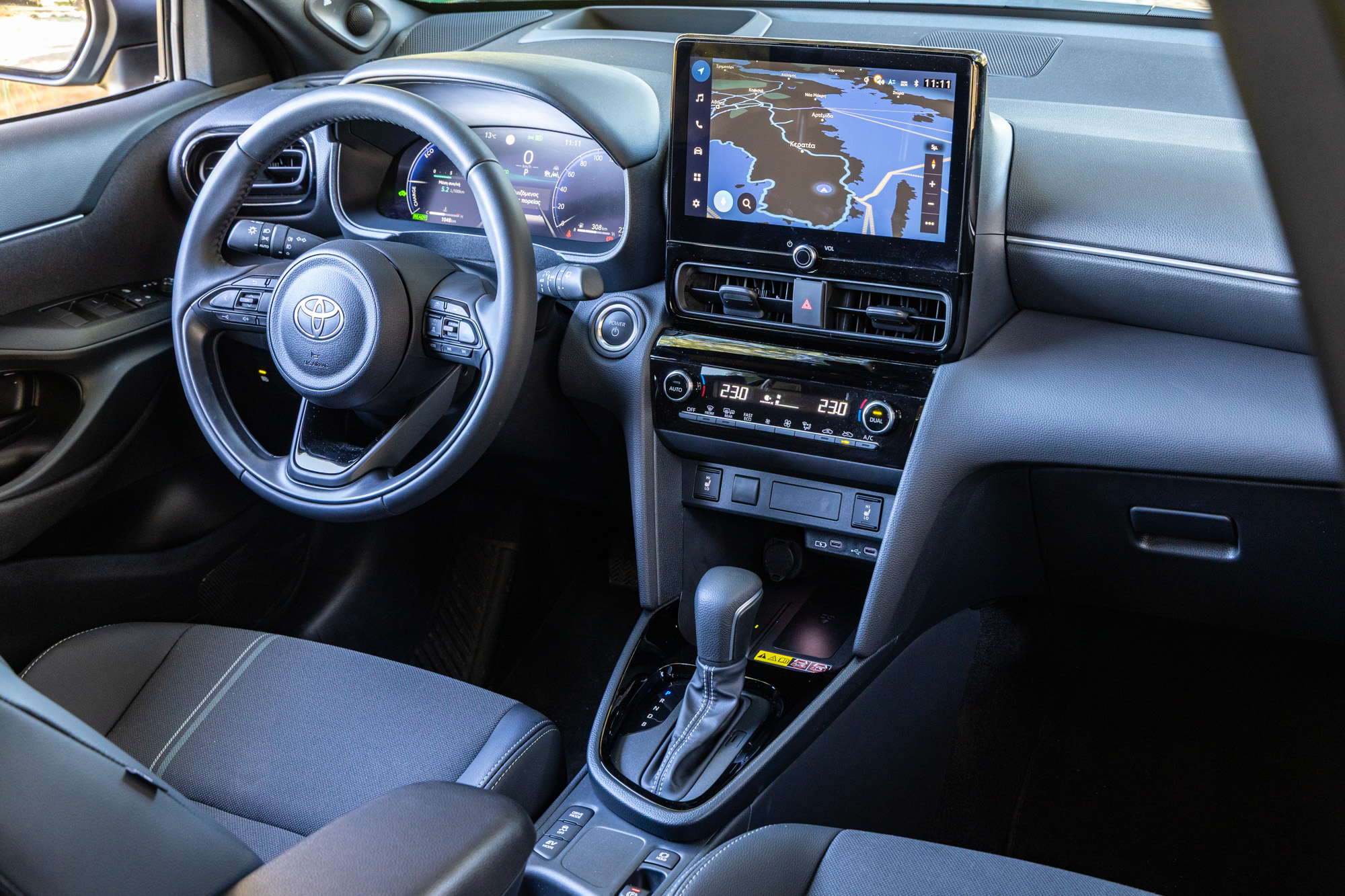 Test drive: Renault Captur full hybrid E-Tech vs Toyota Yaris Hybrid 130, Photo © DRIVE Media Group/Thanasis Koutsogiannis