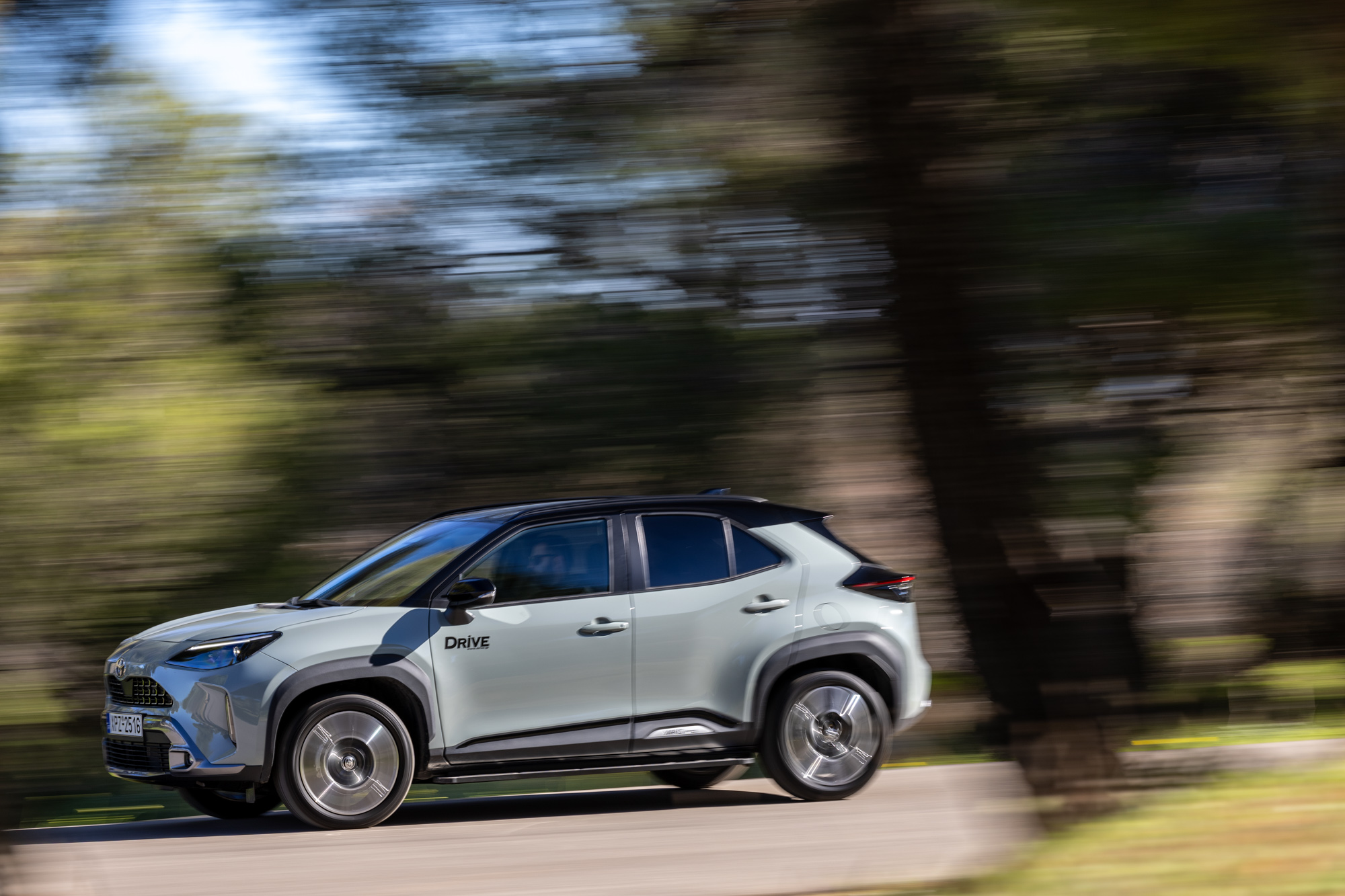 Test drive: Renault Captur full hybrid E-Tech vs Toyota Yaris Hybrid 130, Photo © DRIVE Media Group/Thanasis Koutsogiannis