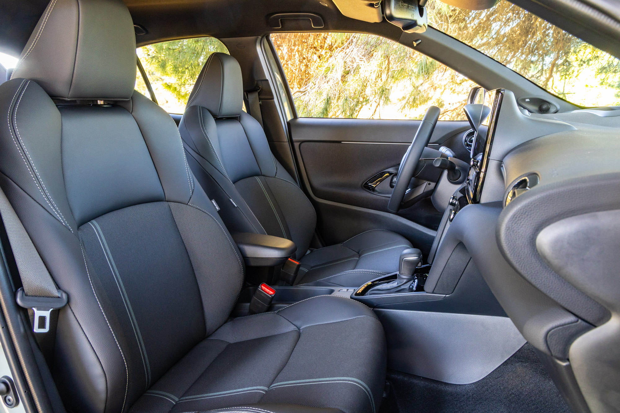 Test drive: Renault Captur full hybrid E-Tech vs Toyota Yaris Hybrid 130, Photo © DRIVE Media Group/Thanasis Koutsogiannis