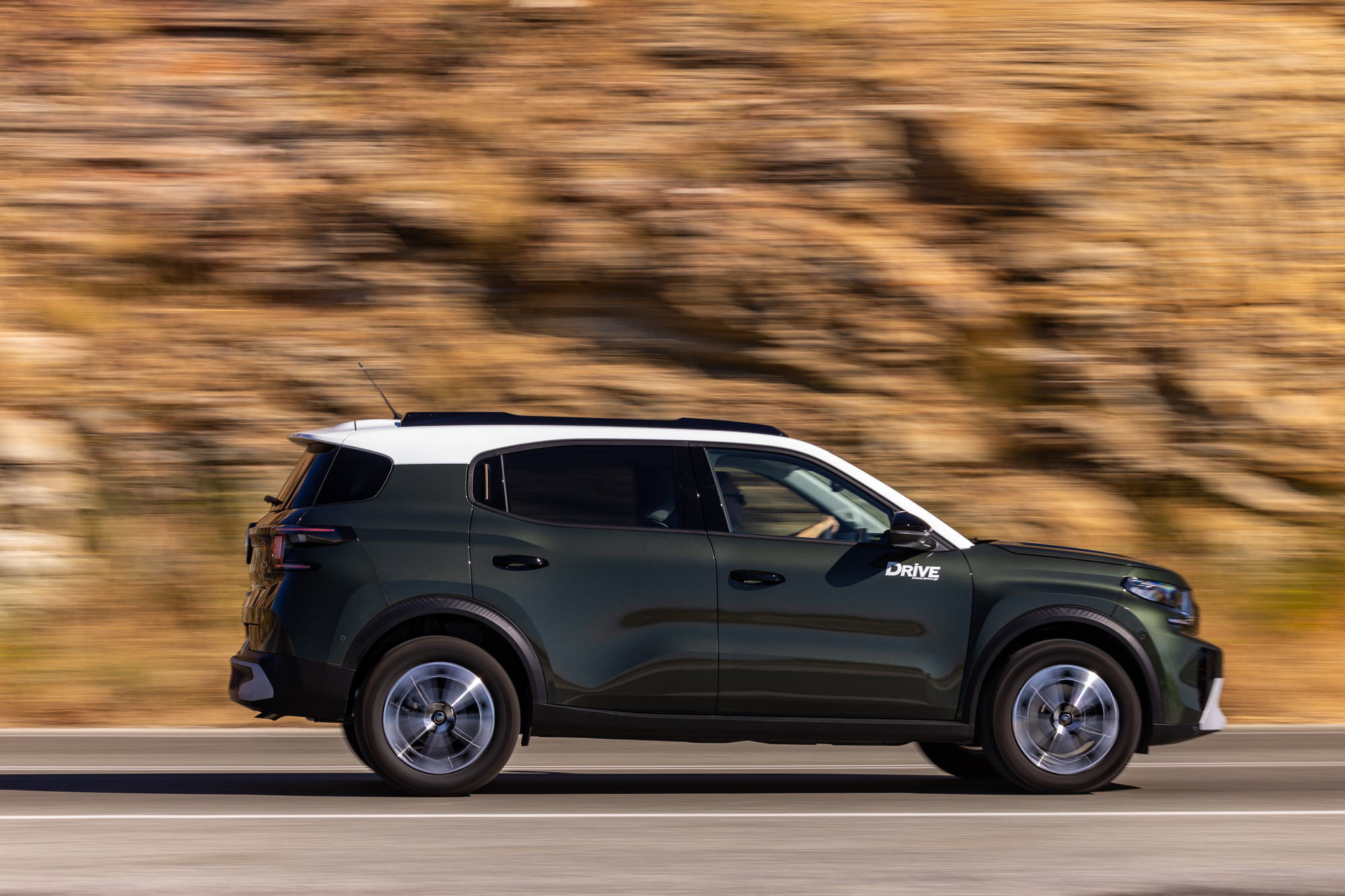 Test Drive Citroën C3 Aircross Hybrid 145 © Photo © DRIVE Media Group/Thanasis Koutsogiannis
