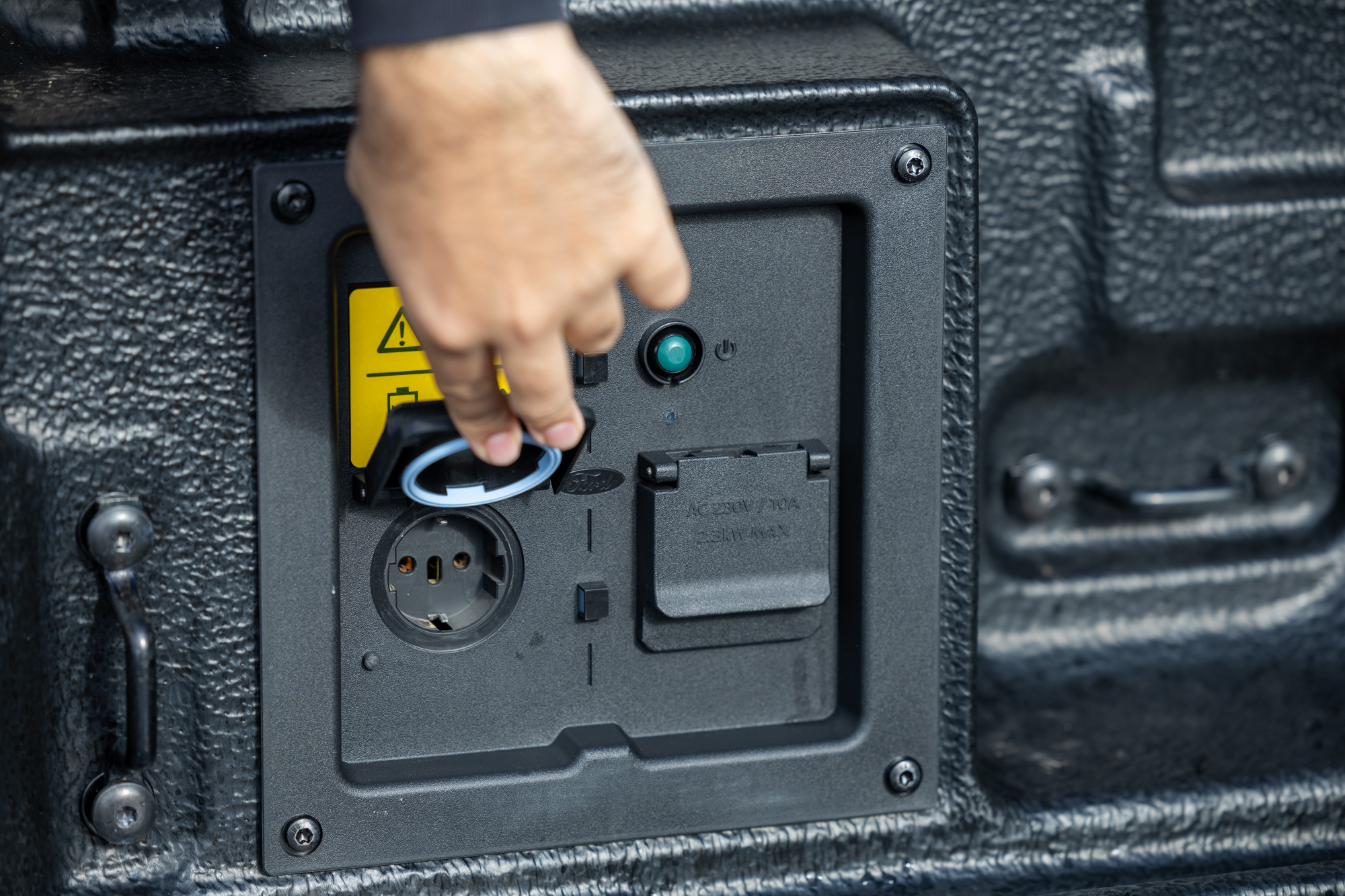 Test drive: Ford Ranger PHEV, Photo © DRIVE Media Group/Thanasis Koutsogiannis