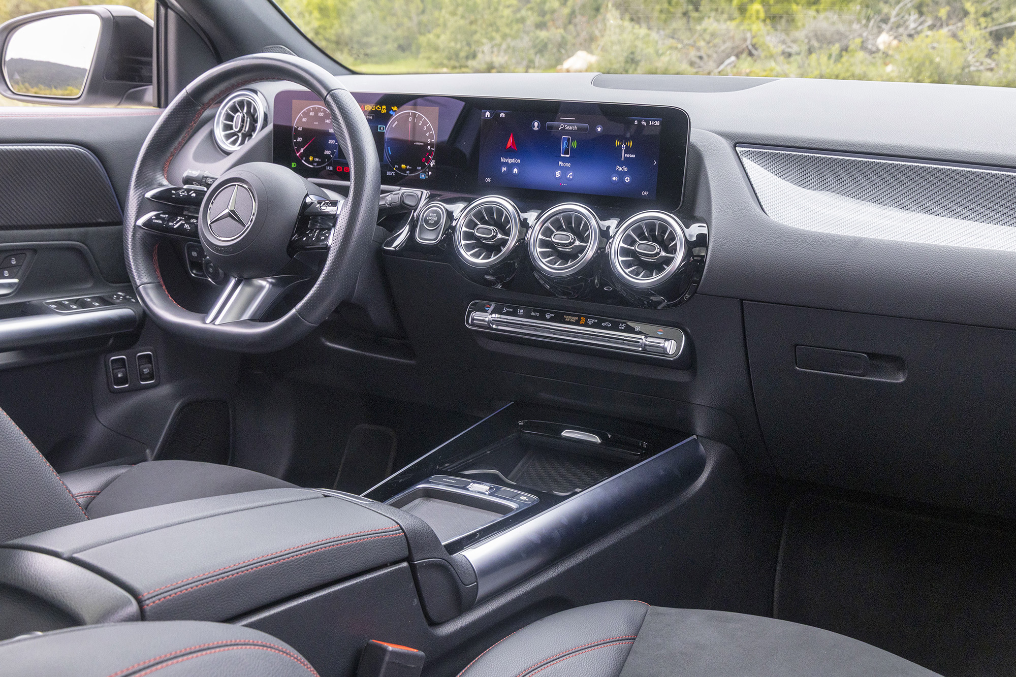 Test drive: DS 4 E-Tense vs Mercedes-Benz GLA 250 e /Photo © DRIVE Media Group/Thanasis Koutsogiannis