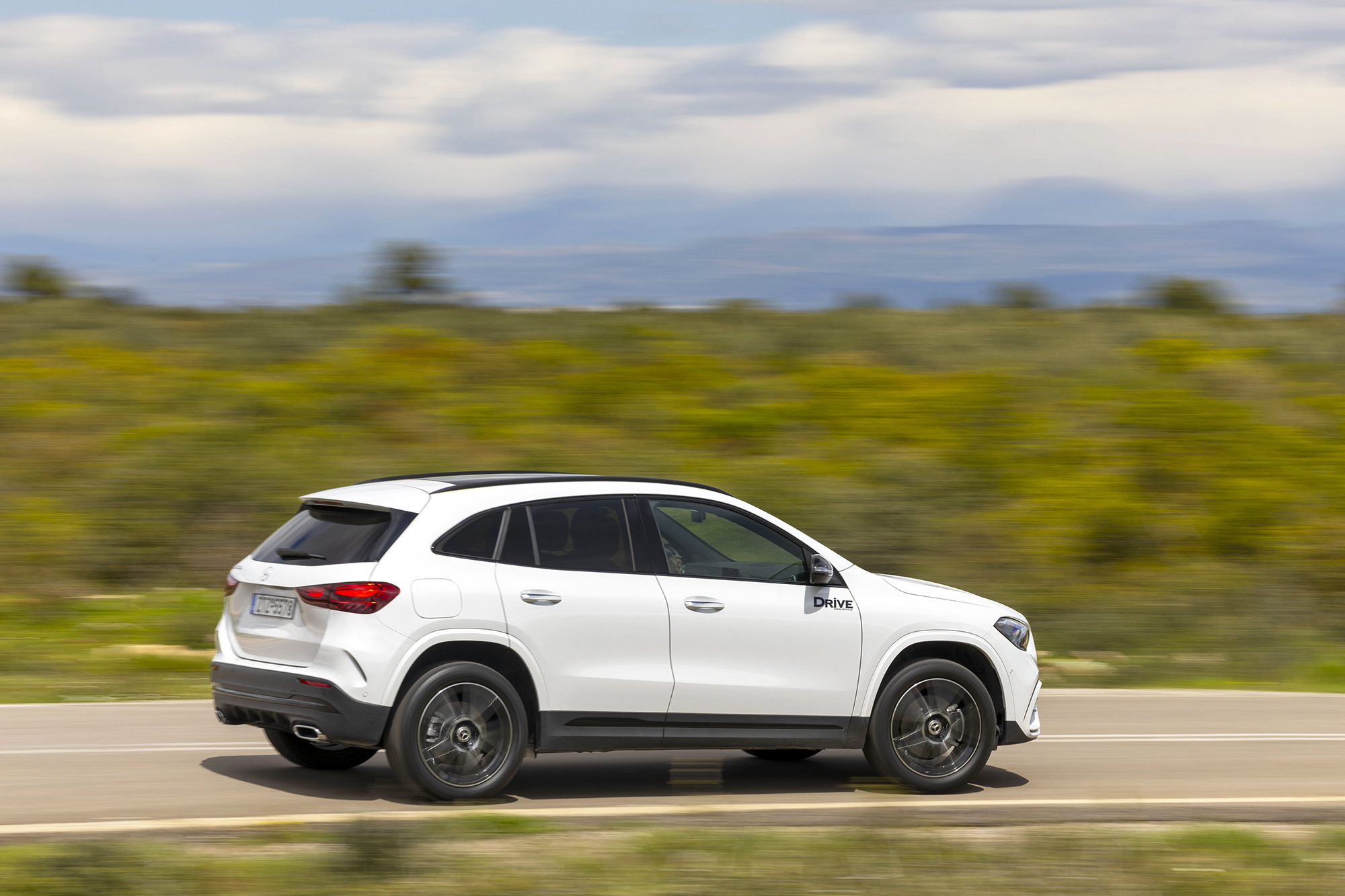 Test drive: DS 4 E-Tense vs Mercedes-Benz GLA 250 e /Photo © DRIVE Media Group/Thanasis Koutsogiannis