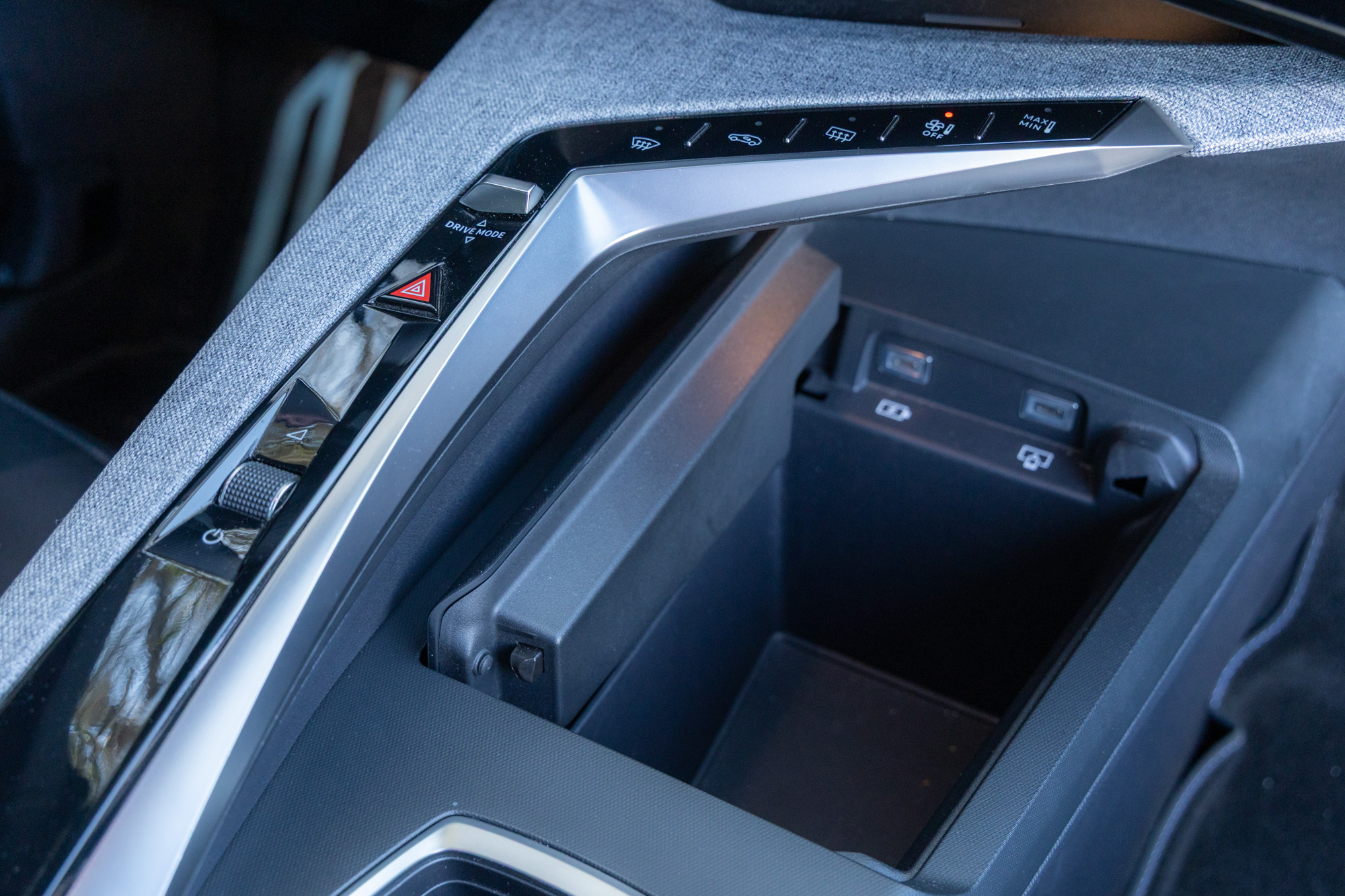 Test drive: Peugeot 5008 Hybrid 145 e-DCS6, Photo © DRIVE Media Group/Thanasis Koutsogiannis