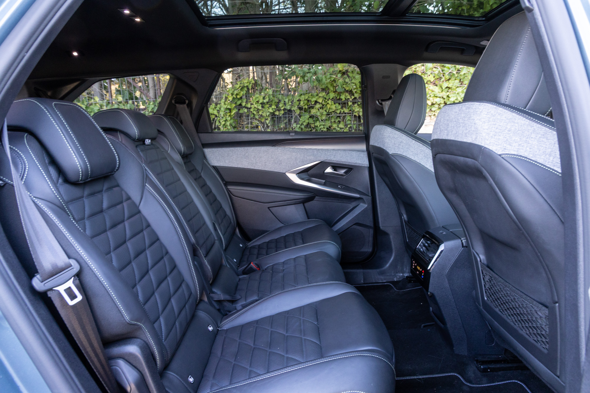 Test drive: Peugeot 5008 Hybrid 145 e-DCS6, Photo © DRIVE Media Group/Thanasis Koutsogiannis