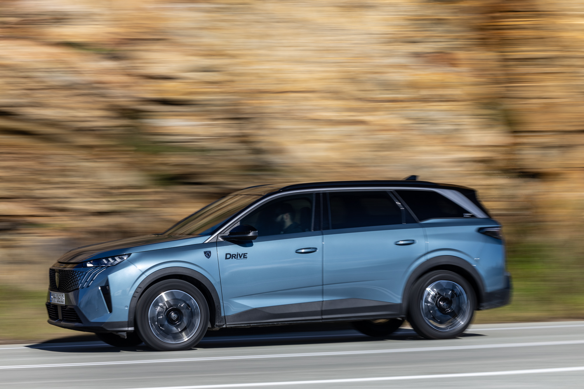 Test drive: Peugeot 5008 Hybrid 145 e-DCS6, Photo © DRIVE Media Group/Thanasis Koutsogiannis