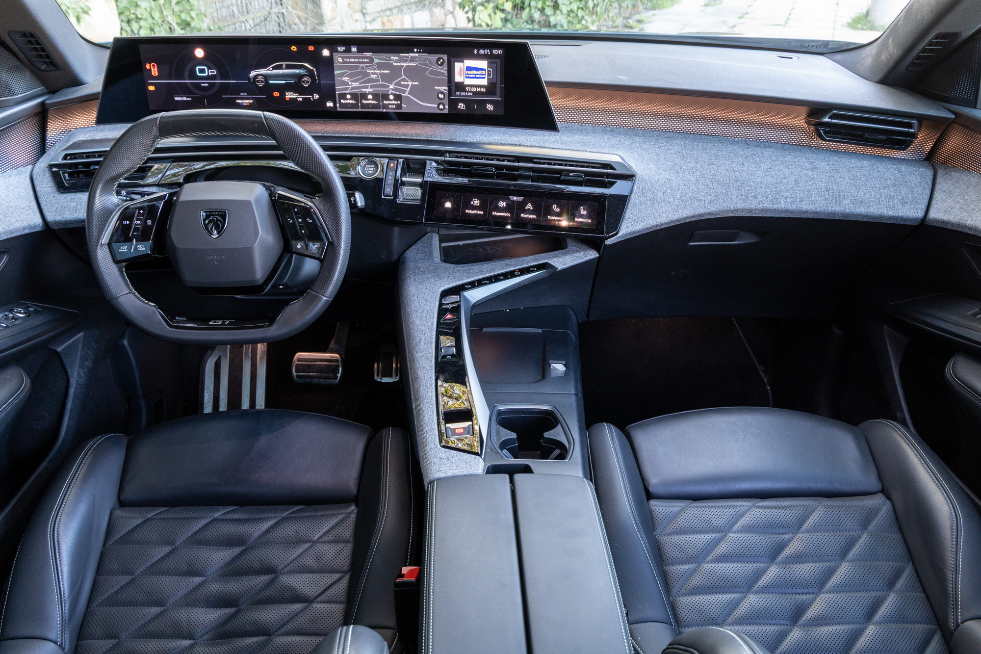 Test drive: Peugeot 5008 Hybrid 145 e-DCS6, Photo © DRIVE Media Group/Thanasis Koutsogiannis