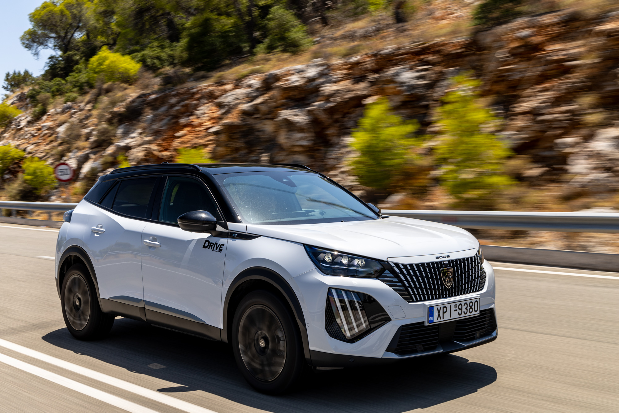 Test drive: Peugeot e-2008, Photo © DRIVE Media Group/Thanasis Koutsogiannis