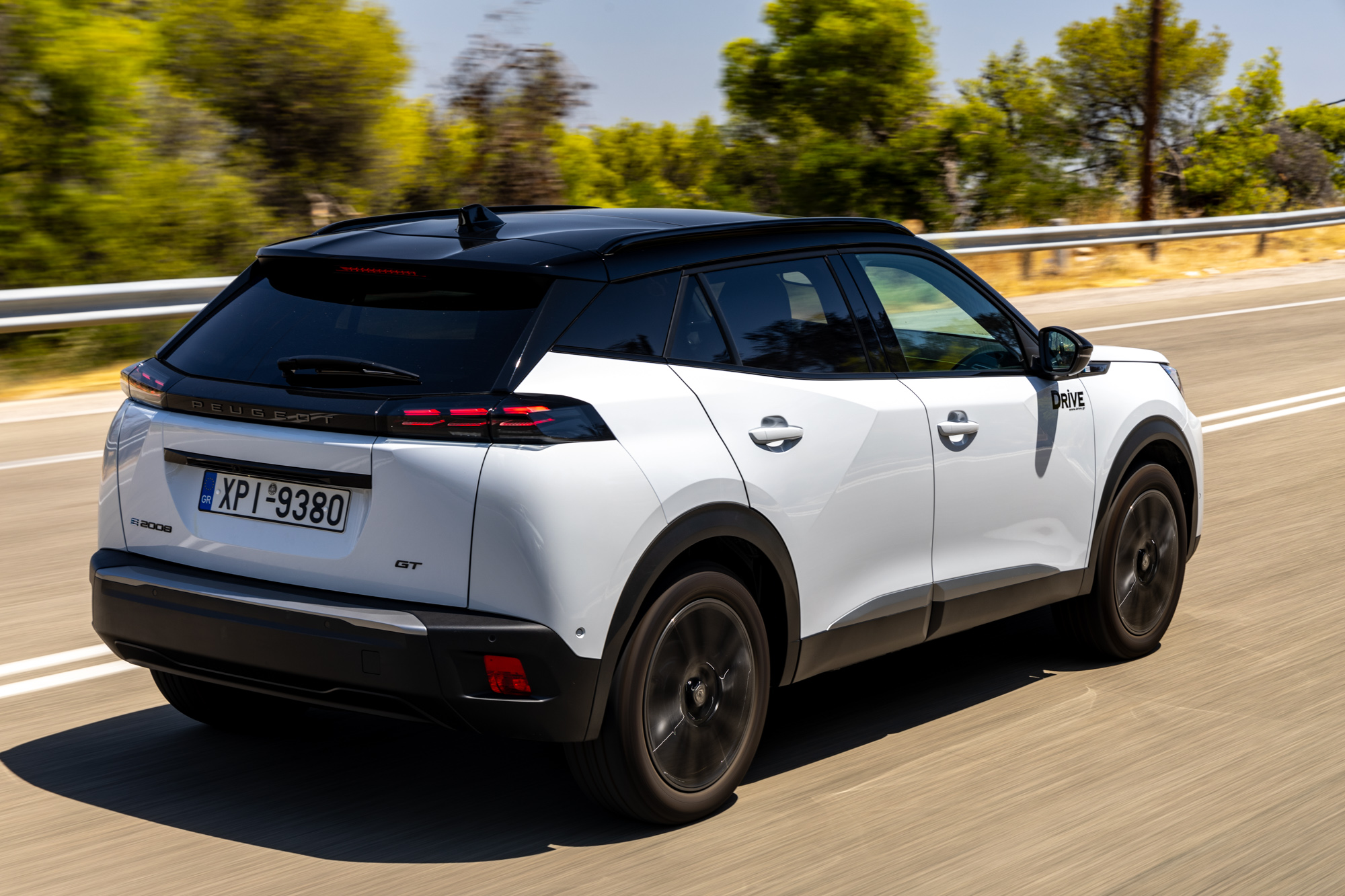 Test drive: Peugeot e-2008, Photo © DRIVE Media Group/Thanasis Koutsogiannis
