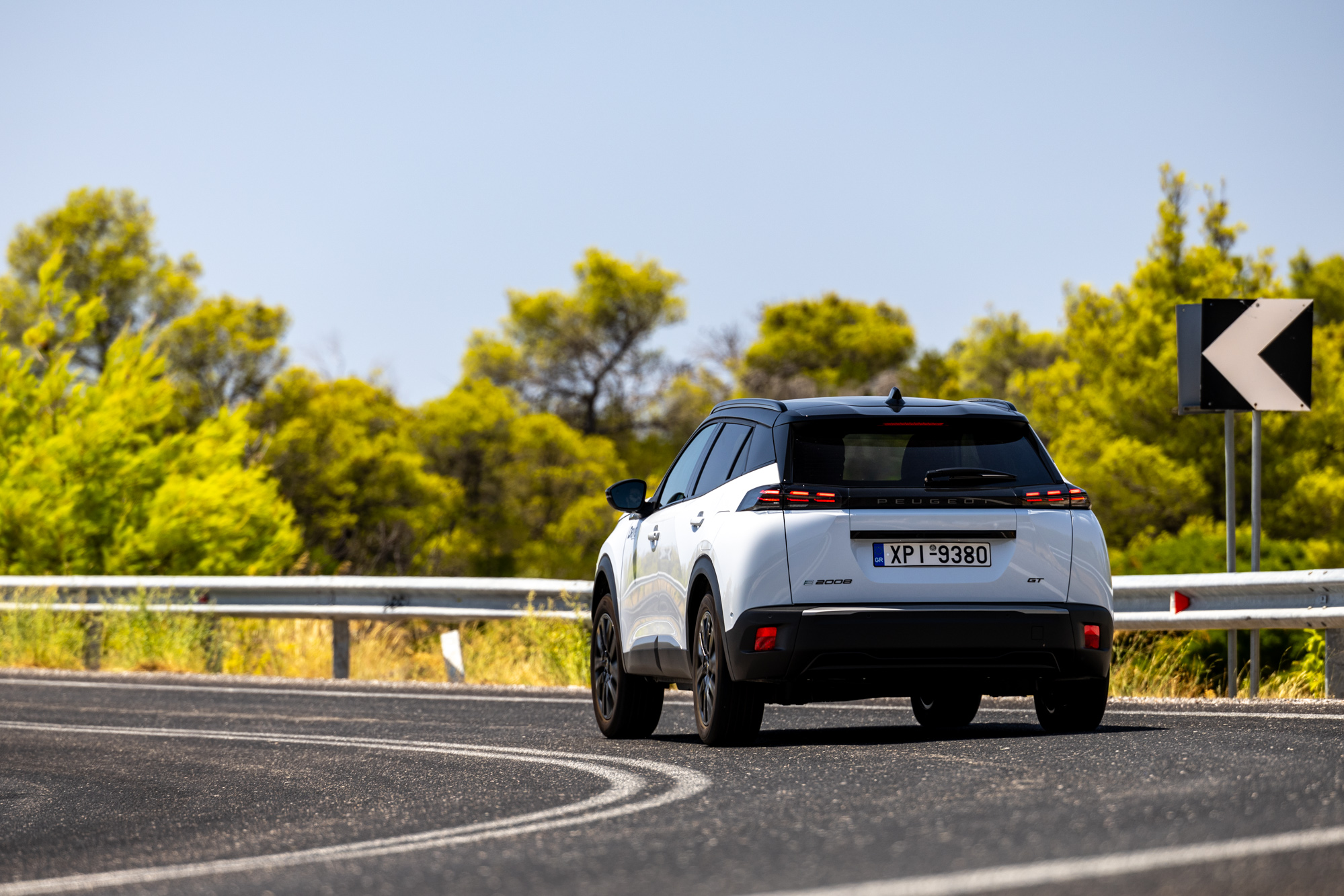 Test drive: Peugeot e-2008, Photo © DRIVE Media Group/Thanasis Koutsogiannis