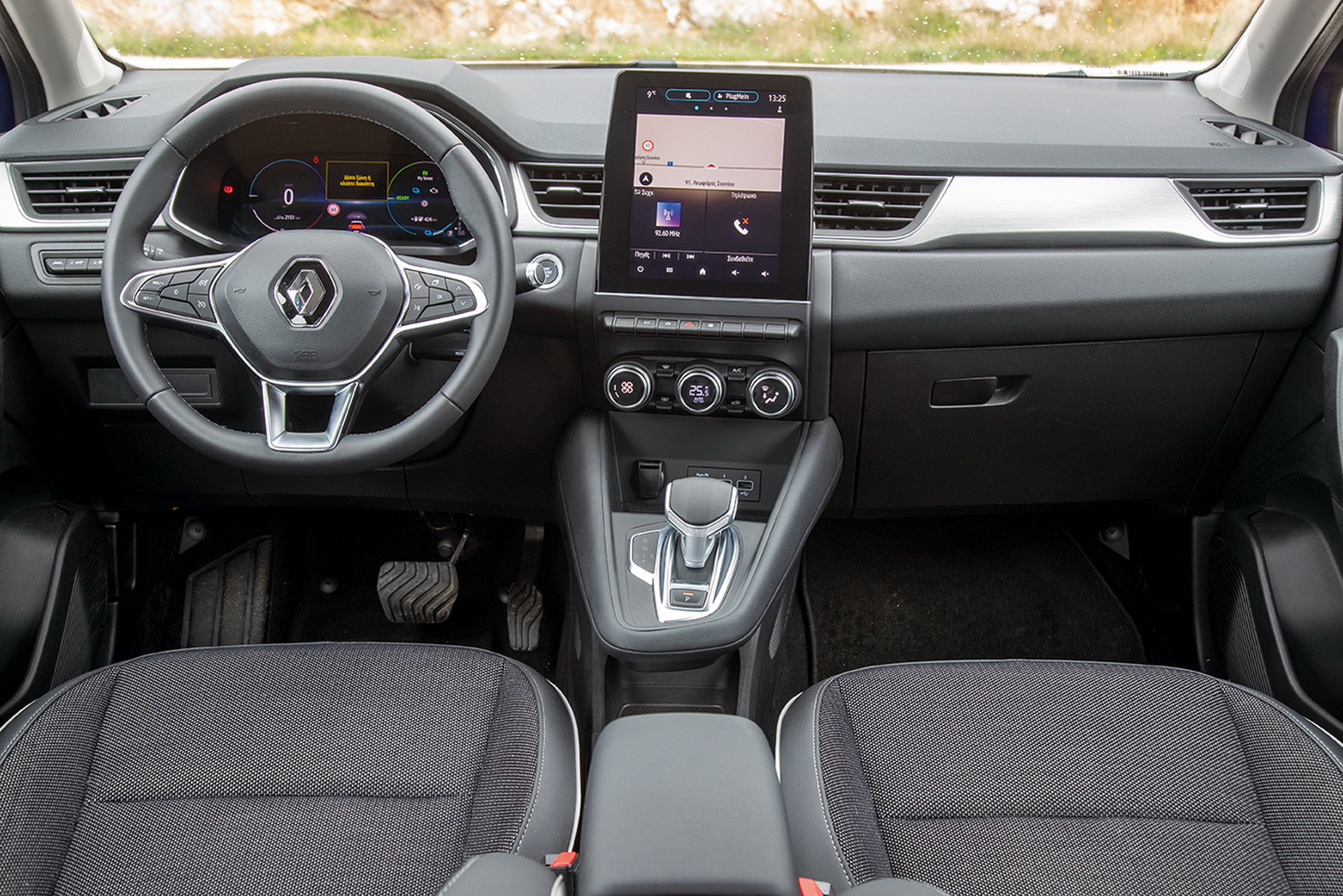 Test drive: Renault Captur E-TECH Plug-In Hybrid, Photo credits DRIVE Magazine/Thanassis Koutsogiannis