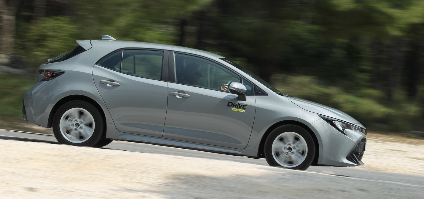 Toyota Corolla panning